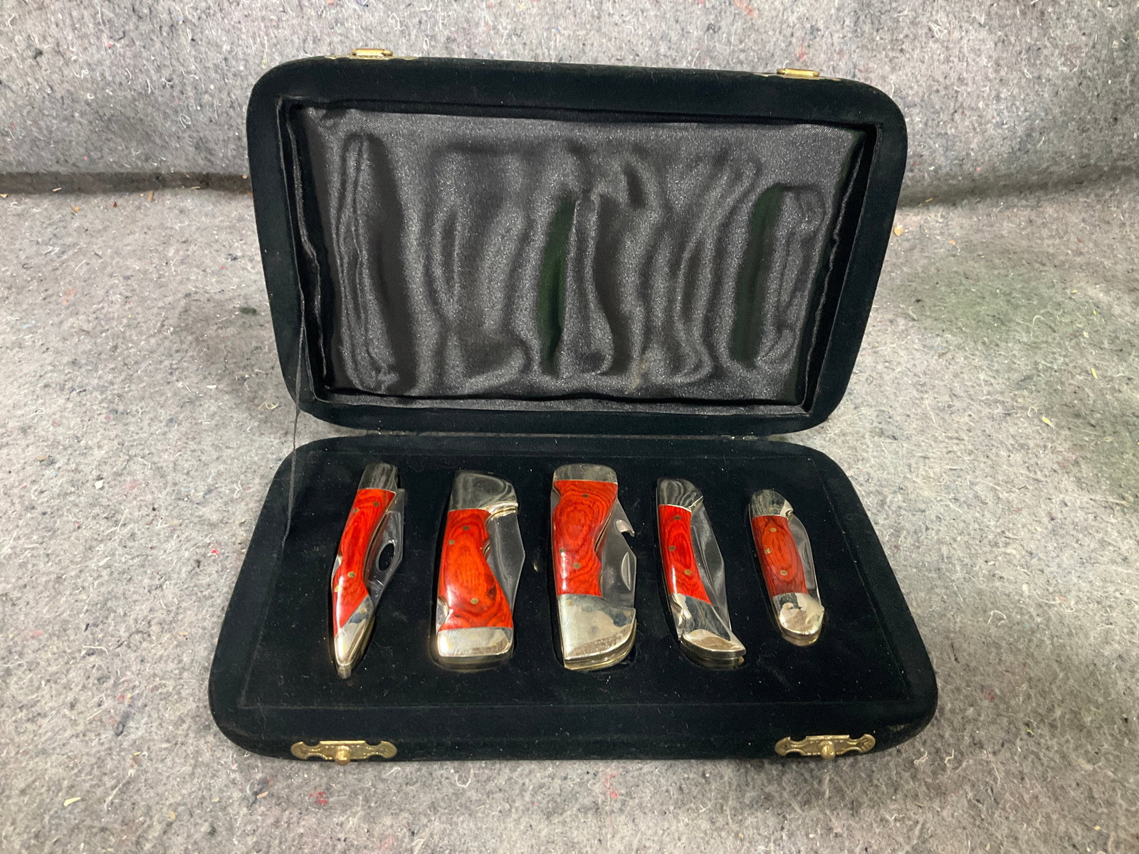 Vintage Pocket Knife Set: Vintage Pocket Knife Set