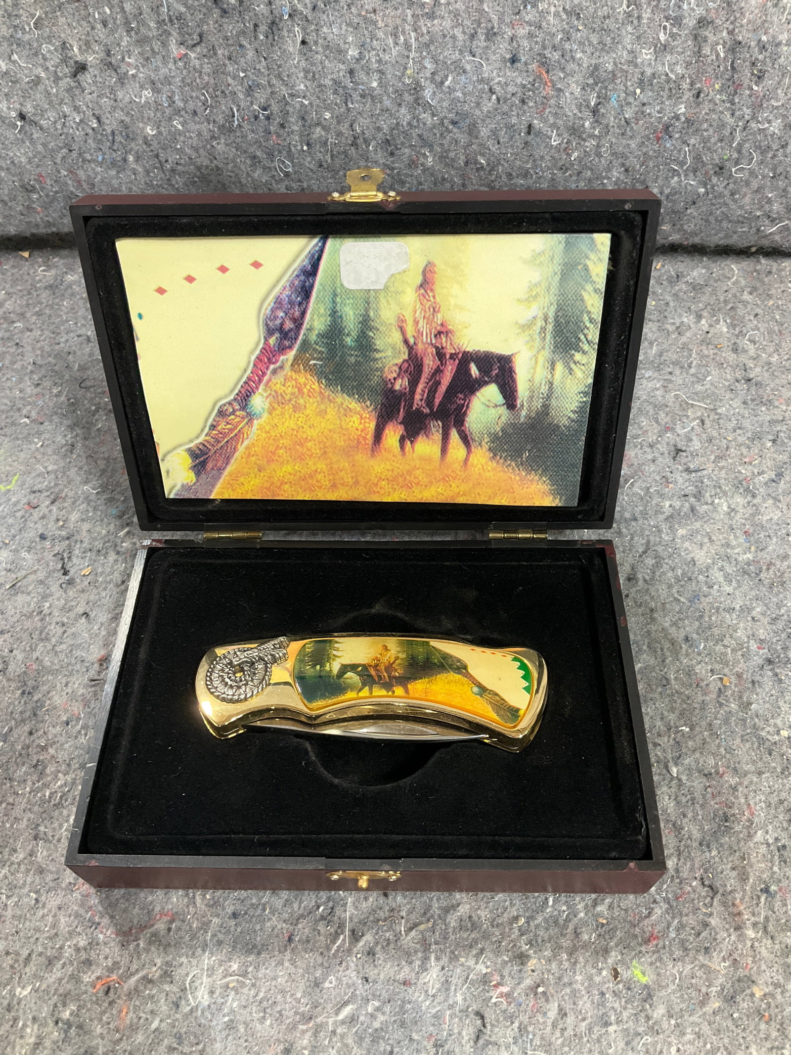 Wildlife Collection Pocket Knife in Case (1 of 1)