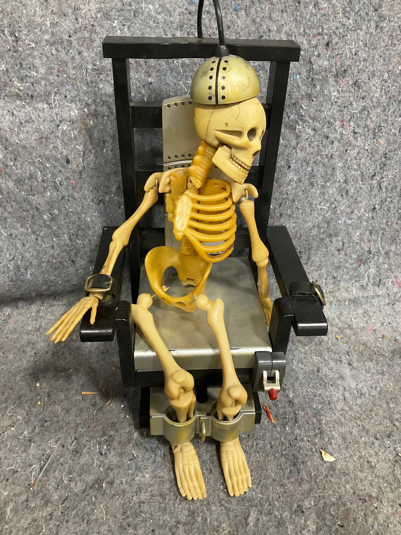 Gemmy Joltin Animated Halloween Skeleton Prop (1 of 1)