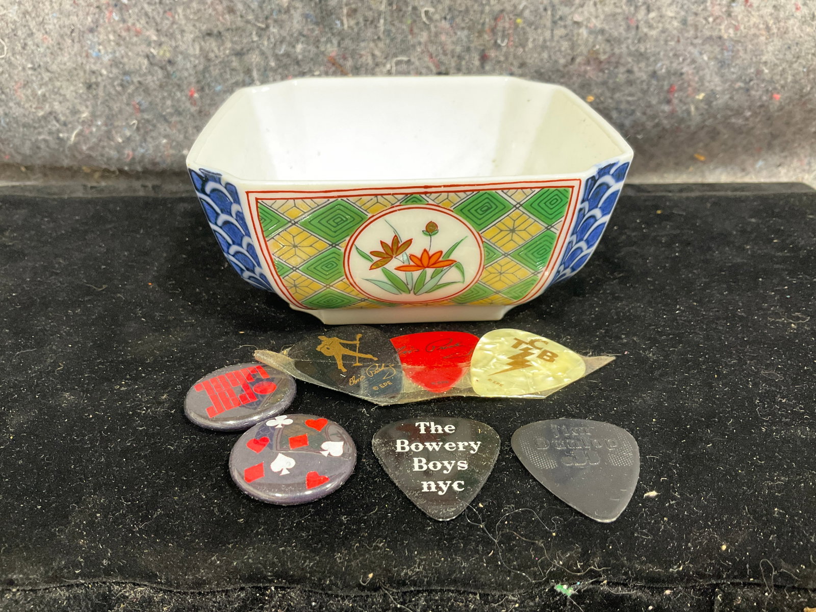 Vintage Guitar Picks, Pins, and more: Vintage Guitar Picks, Pins, and more