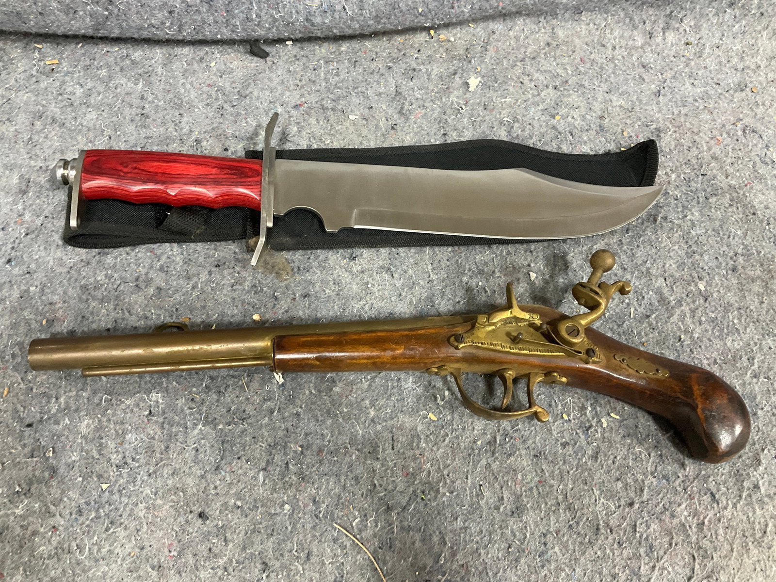 Chipaway Cutlery Knife (12in Blade), and Flintlock Pistol (1 of 1)