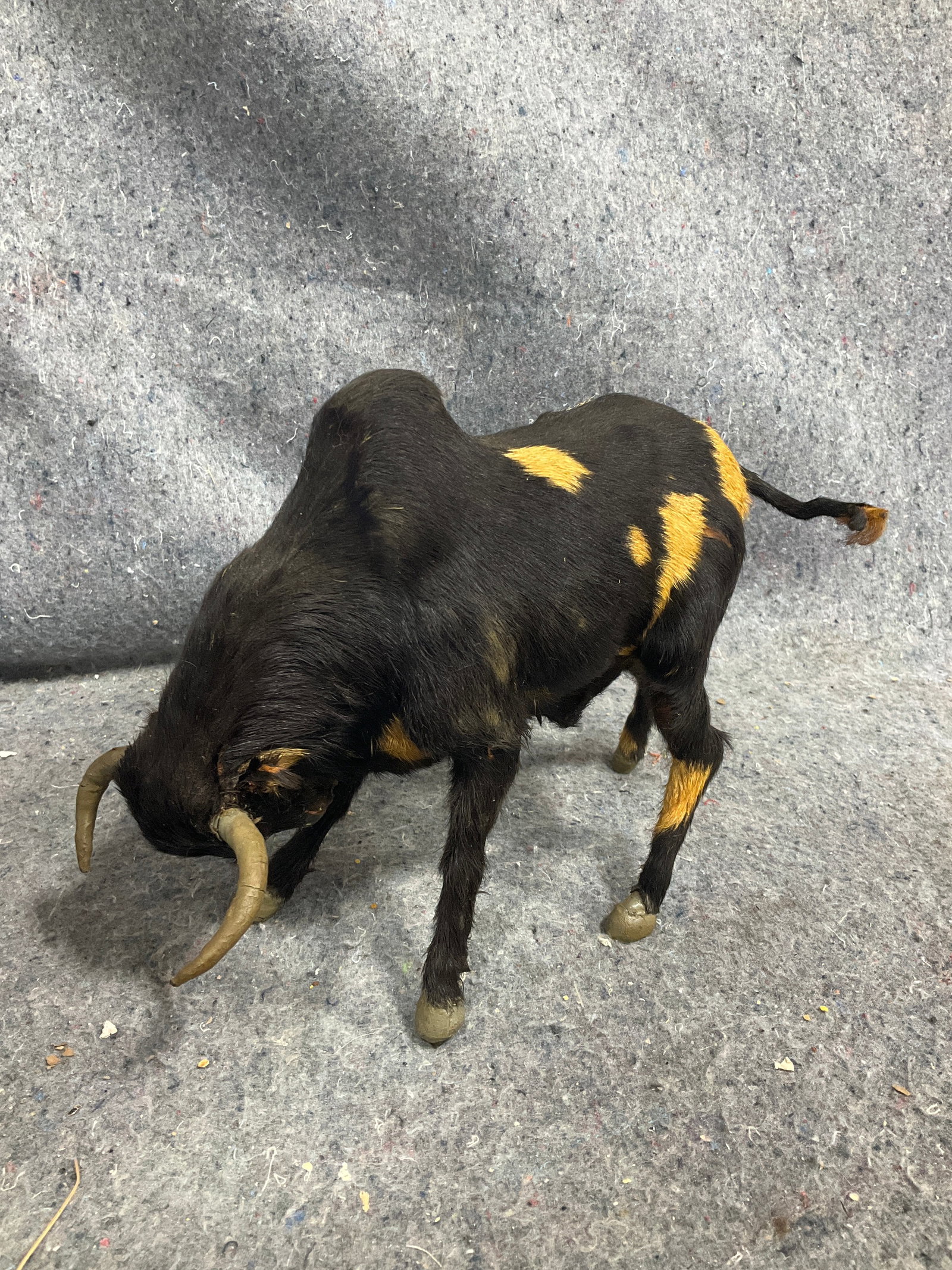 1960s real fur bull(8.5in tall): 1960s real fur bull(8.5in tall)