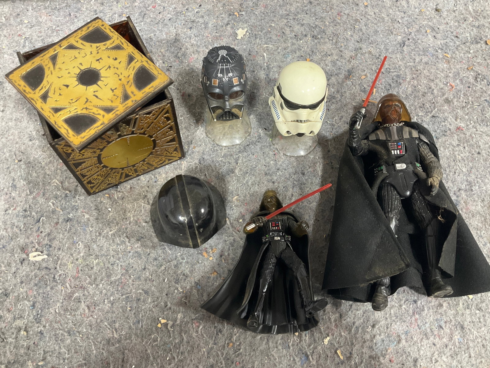 Trinket box and Star Wars figures (1 of 1)