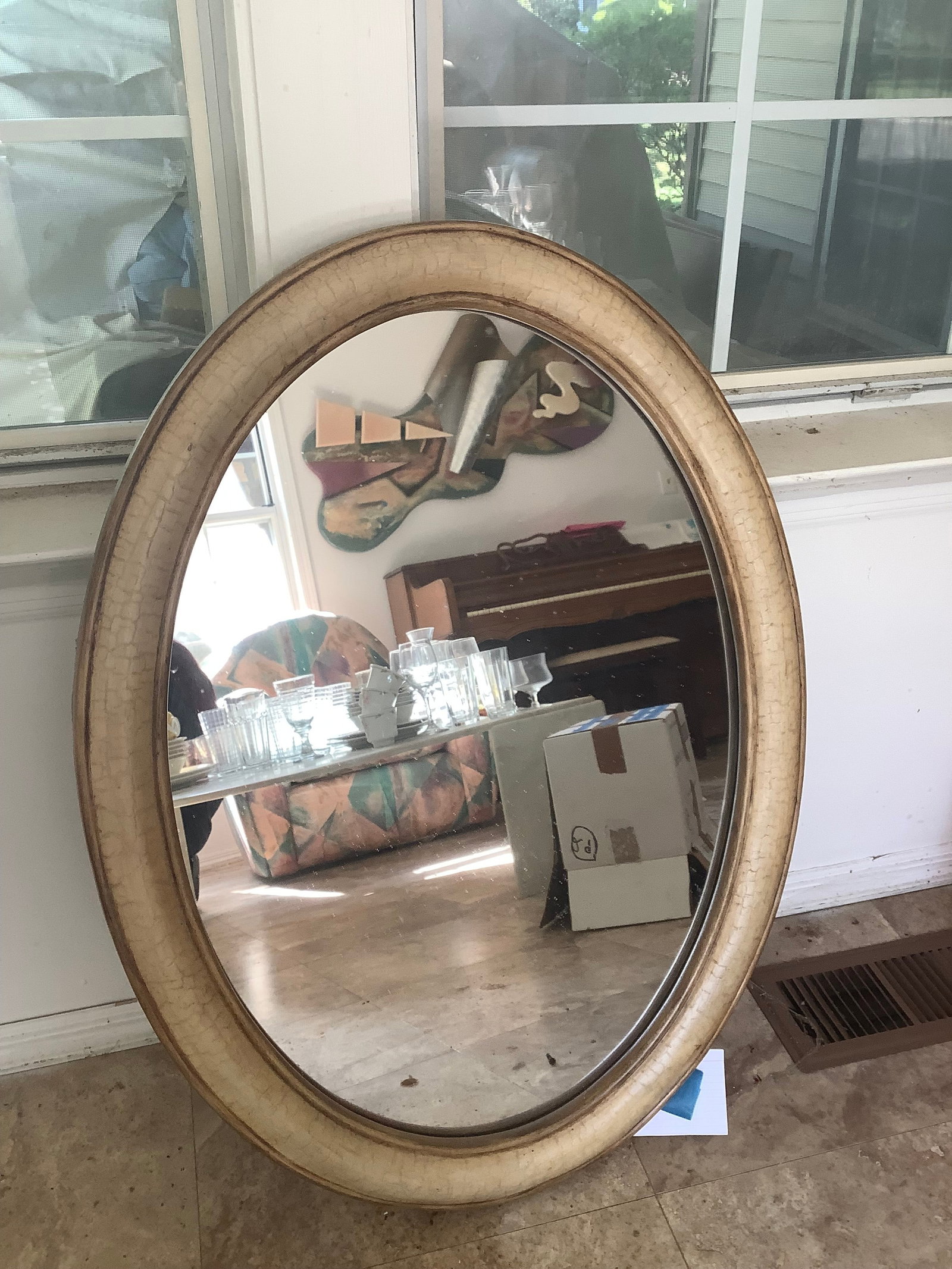 Vintage oval shaped mirror(24inx33in): Vintage oval shaped mirror(24inx33in)