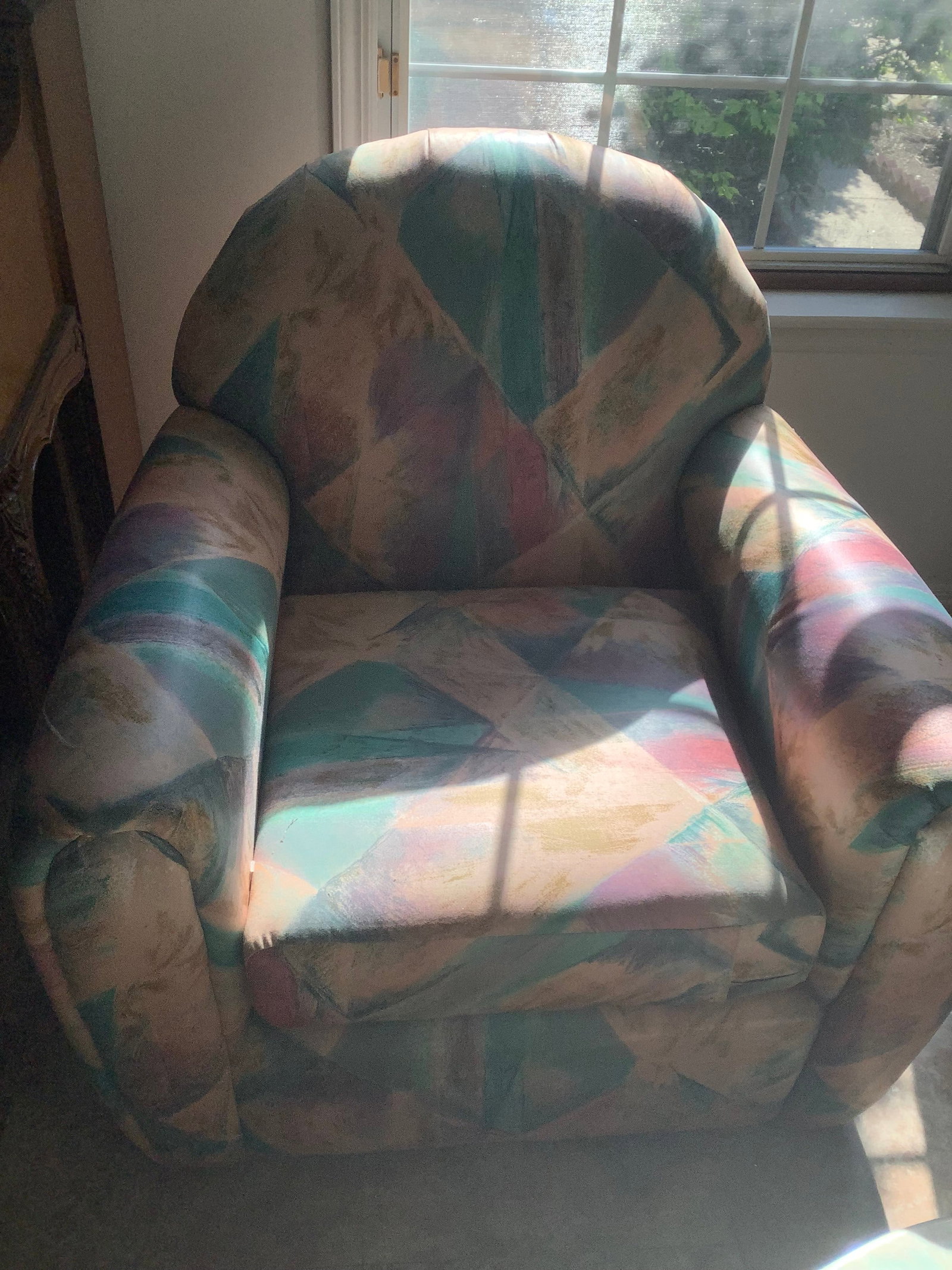 Vintage cushioned chair: Vintage cushioned chair