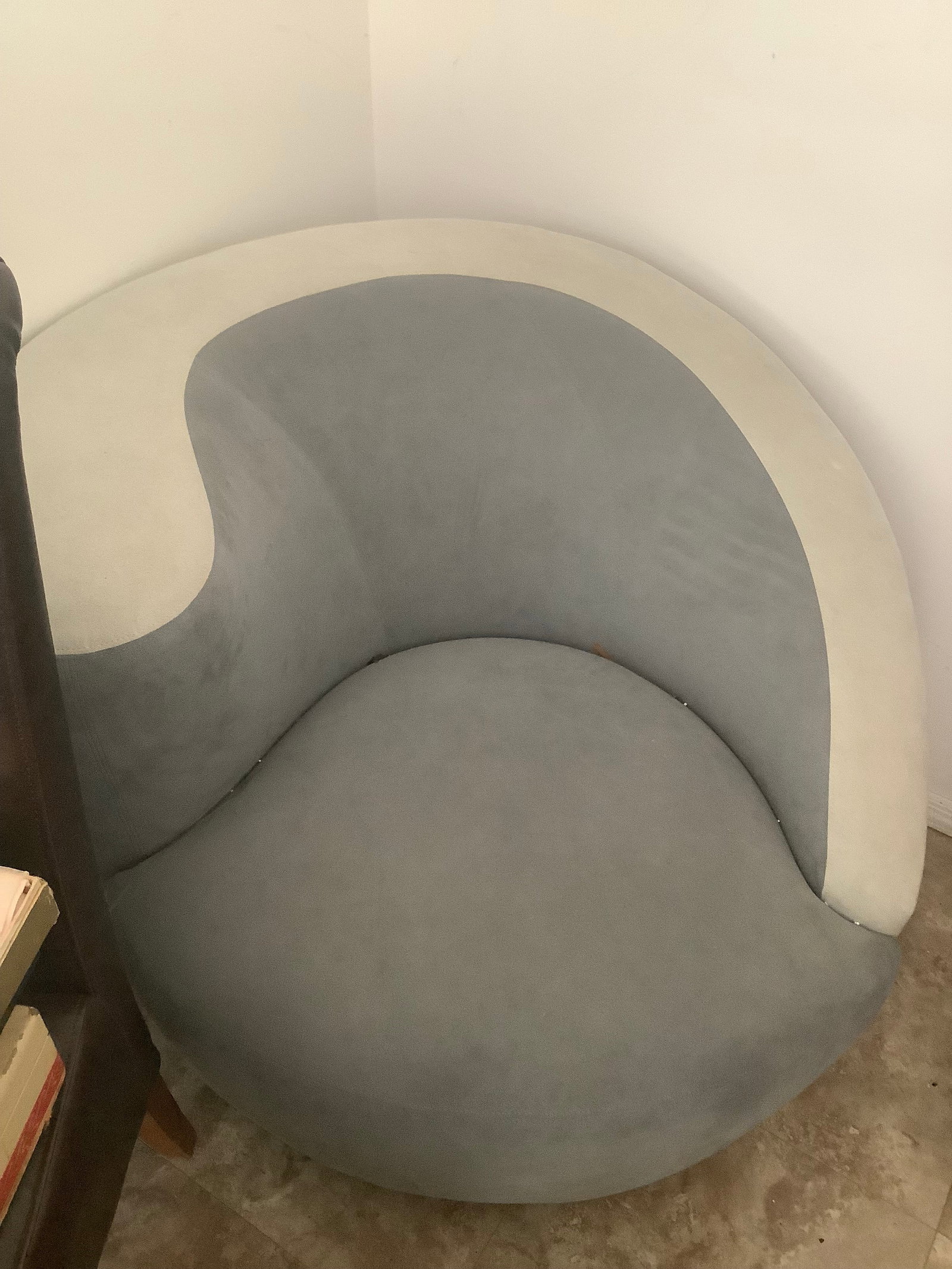 Cushioned chair: Cushioned chair