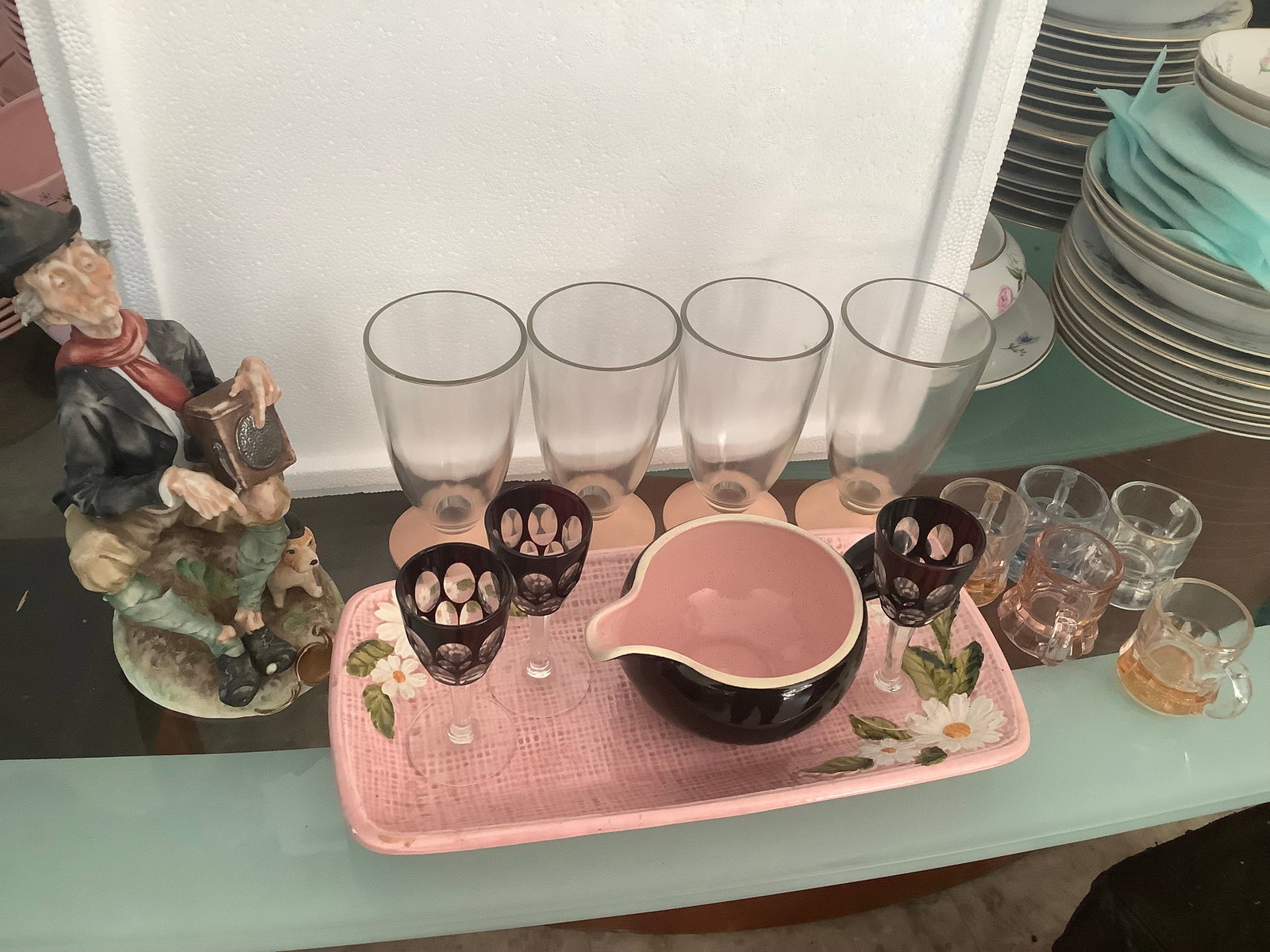 Shot glasses, decorative statue, and more (1 of 1)