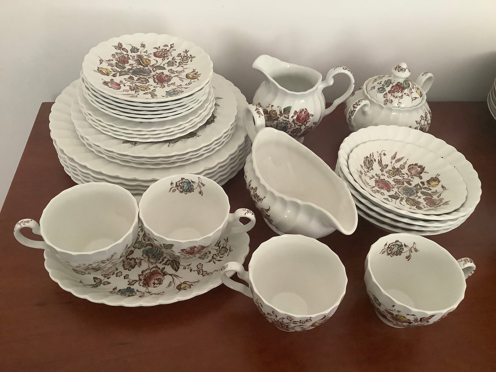 Staffordshire Bouquet dining set: Staffordshire Bouquet dining set