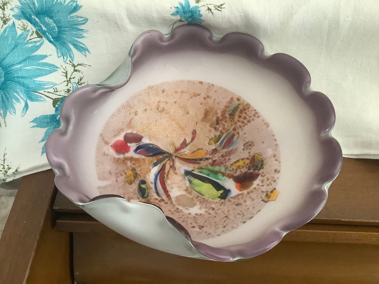 Italian art glass bowl: Italian art glass bowl