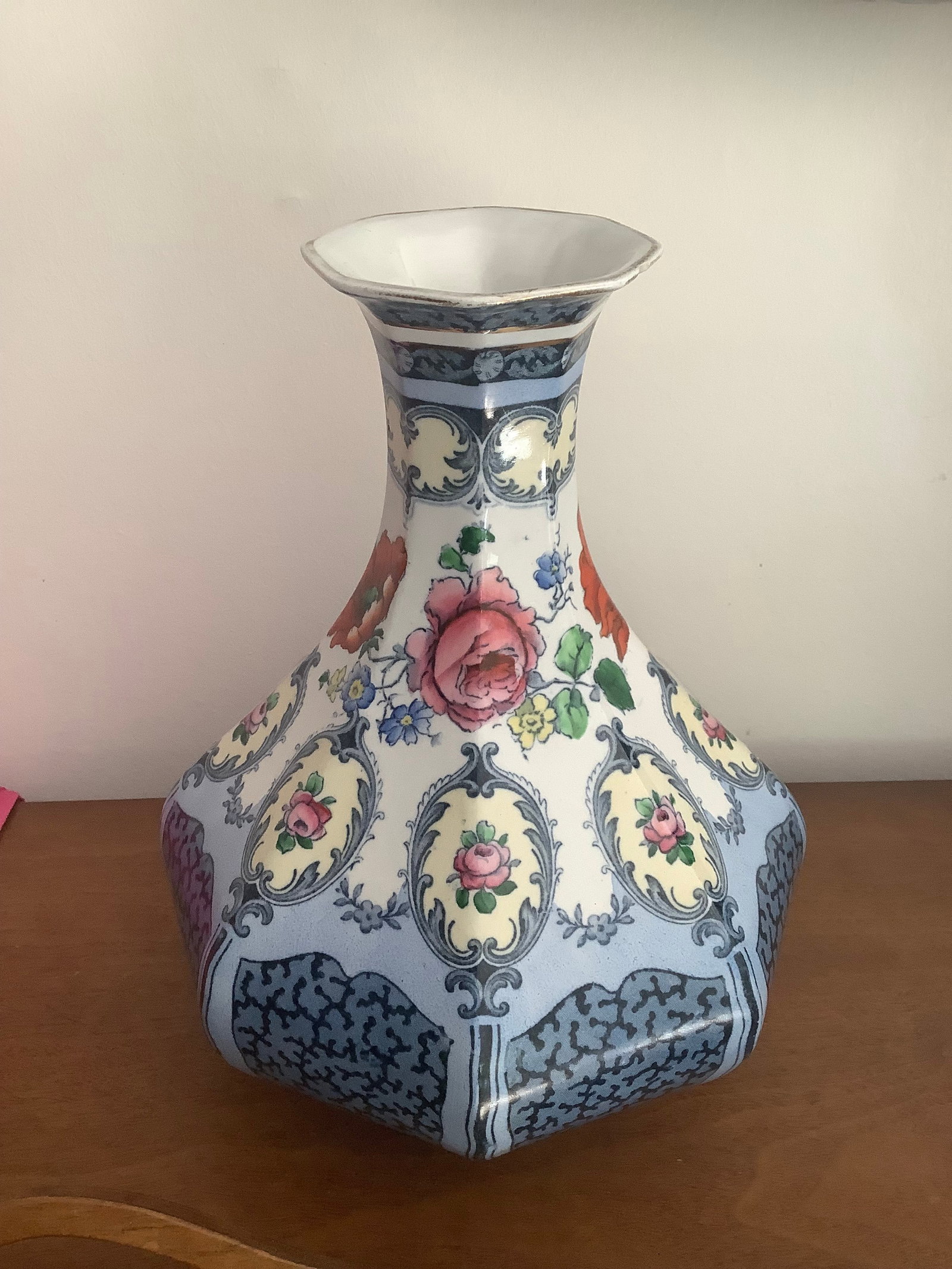 Losol ware vase (9.5in tall): Losol ware vase (9.5in tall)