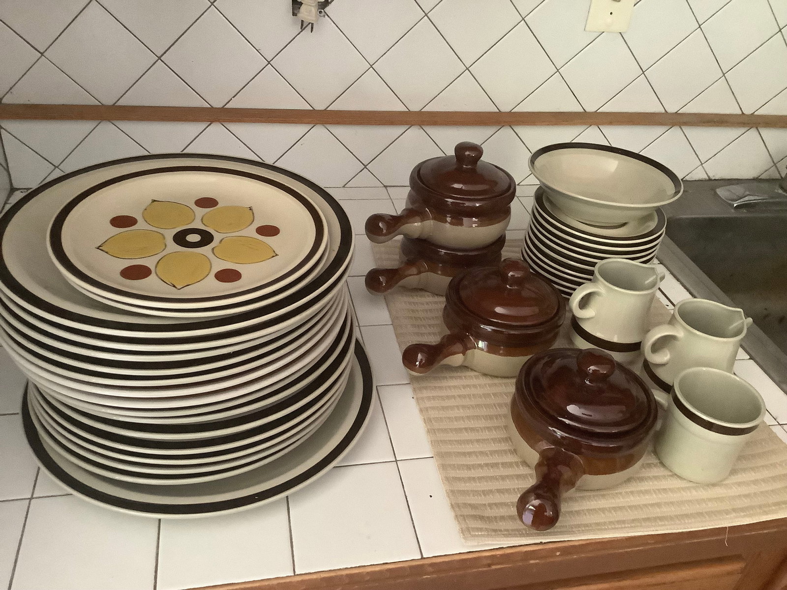 Stoneware plates and more: Stoneware plates and more