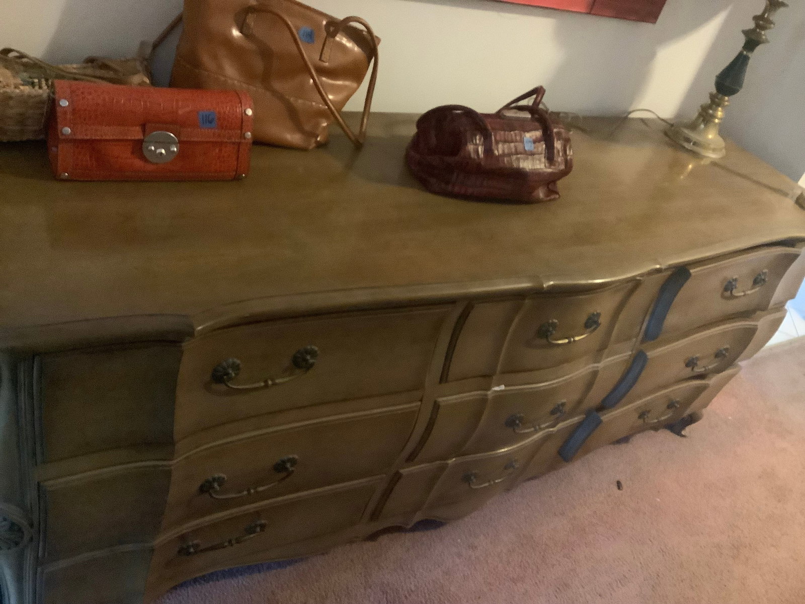 Wooden dresser(80inx24inx34in): Wooden dresser(80inx24inx34in)