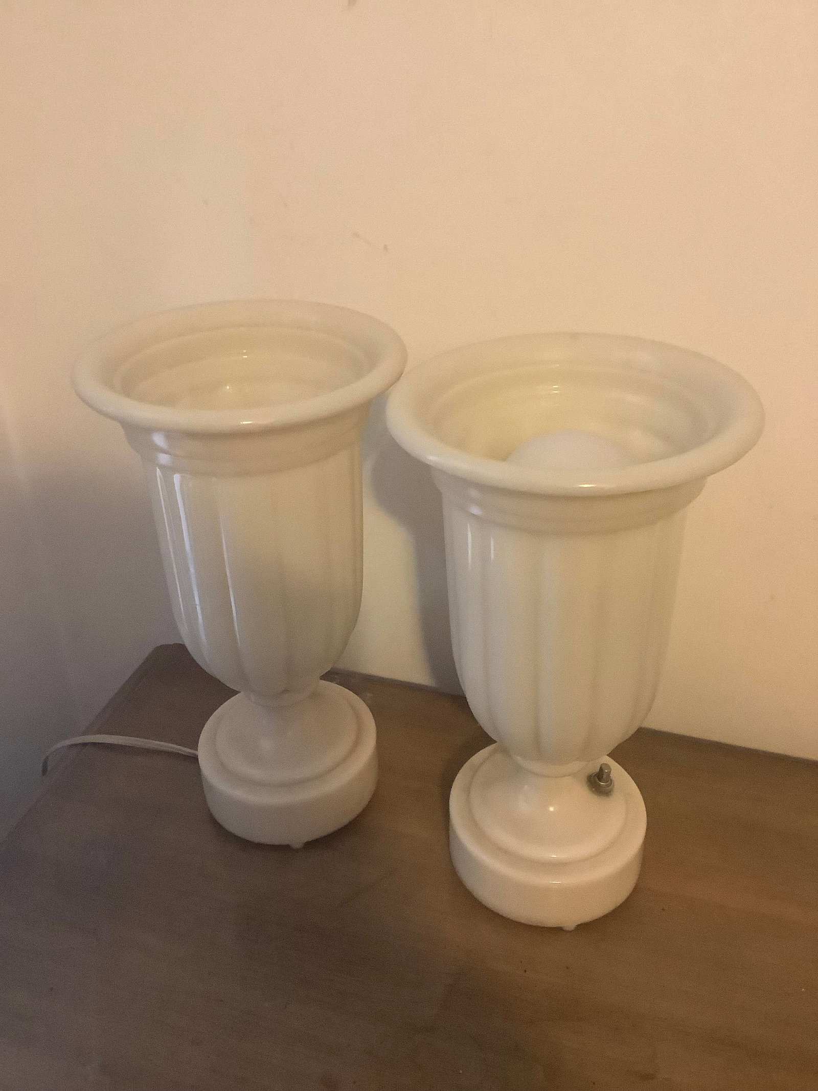 Pair of urn style lamps(11.5in tall): Pair of urn style lamps(11.5in tall)