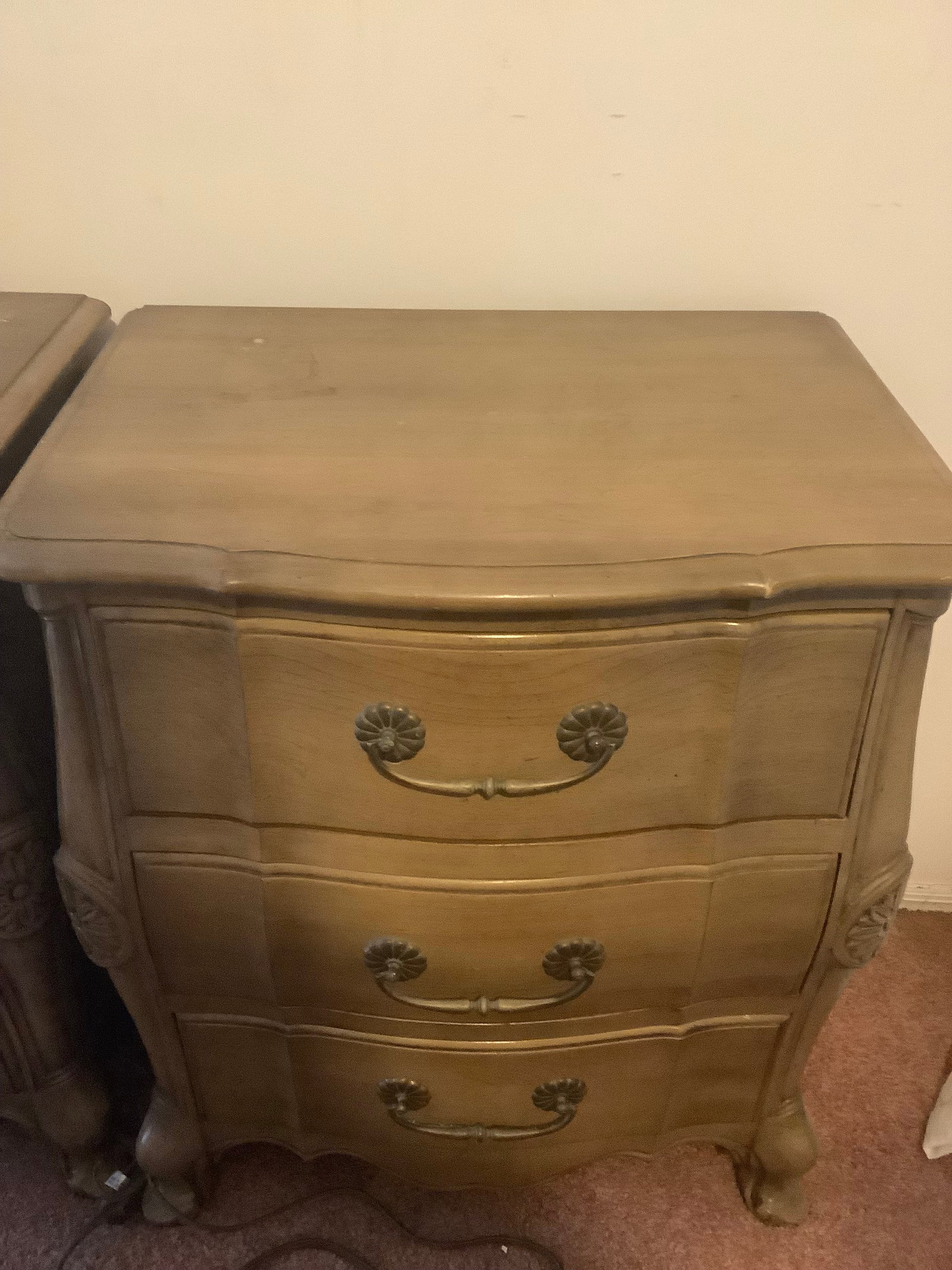 Wooden nightstand(17inx24inx29in): Wooden nightstand(17inx24inx29in)