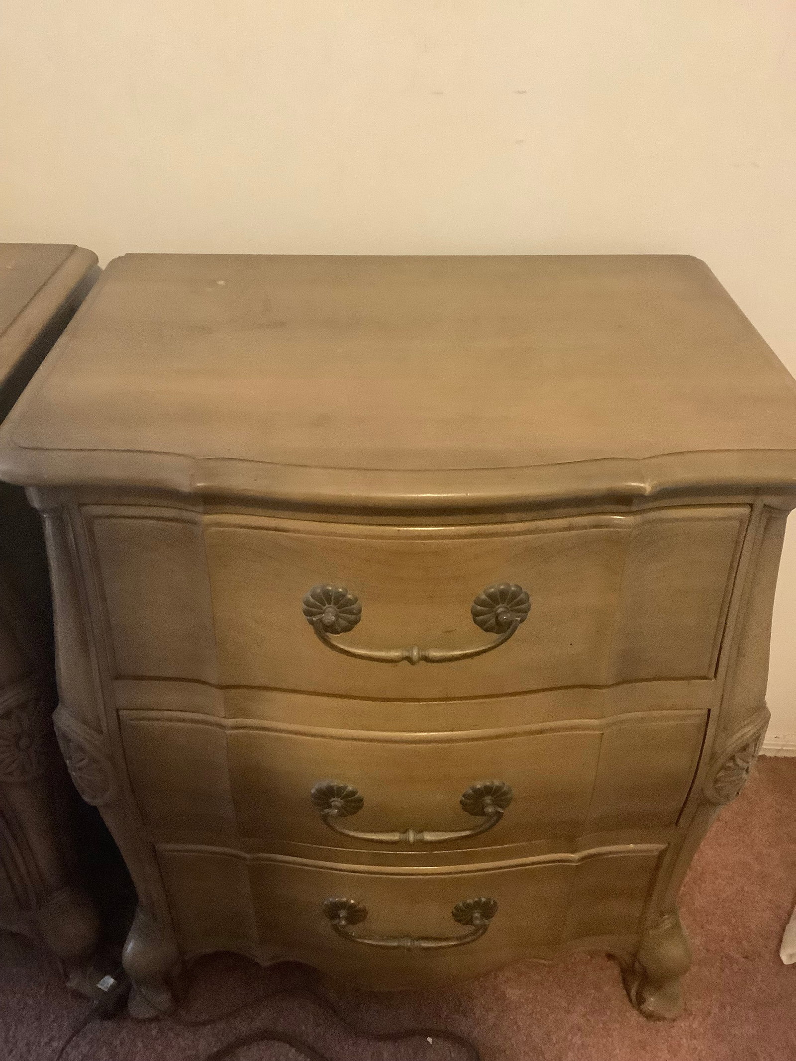 Wooden nightstand(17inx24inx29in): Wooden nightstand(17inx24inx29in)