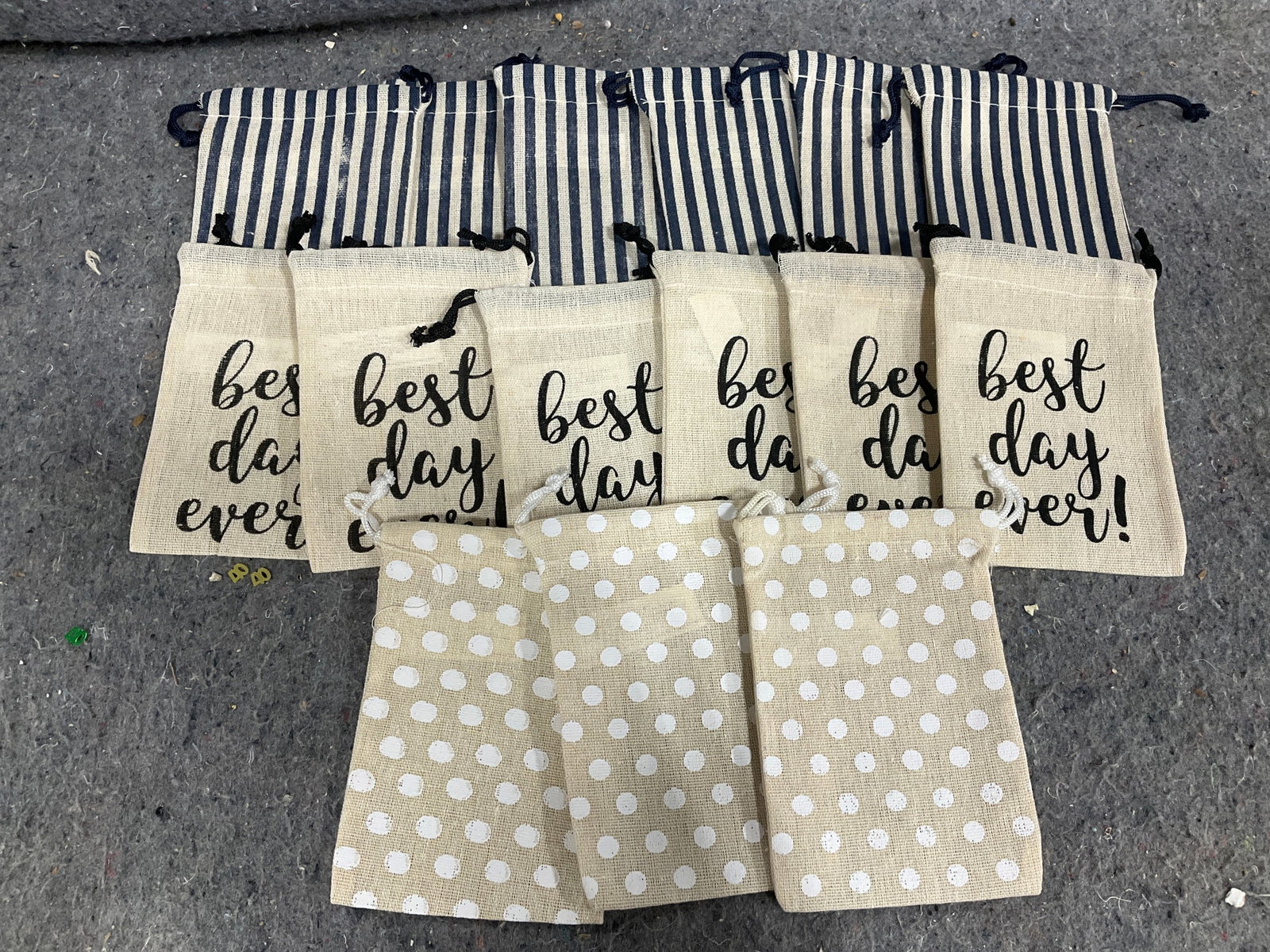 Lot of linen gift bags(4inx6in-new): Lot of linen gift bags(4inx6in-new)