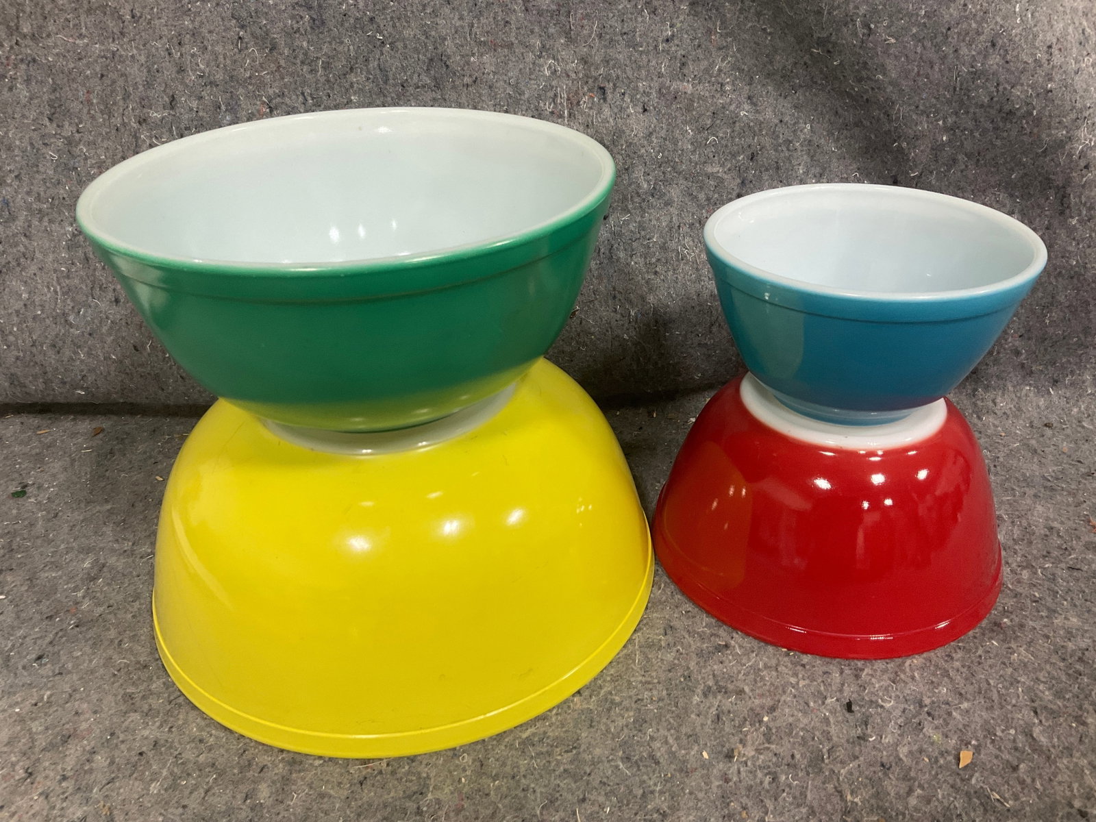 Pyrex bowls(largest 10.5in long, 4.5in tall): Pyrex bowls(largest 10.5in long, 4.5in tall)