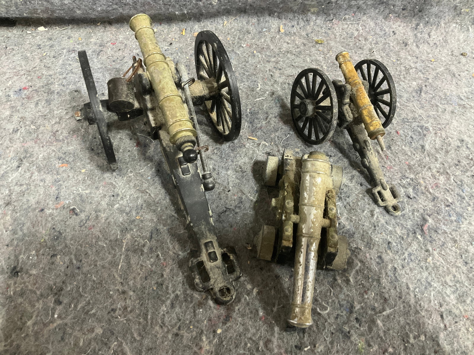 Vintage cannon replicas (1 of 1)