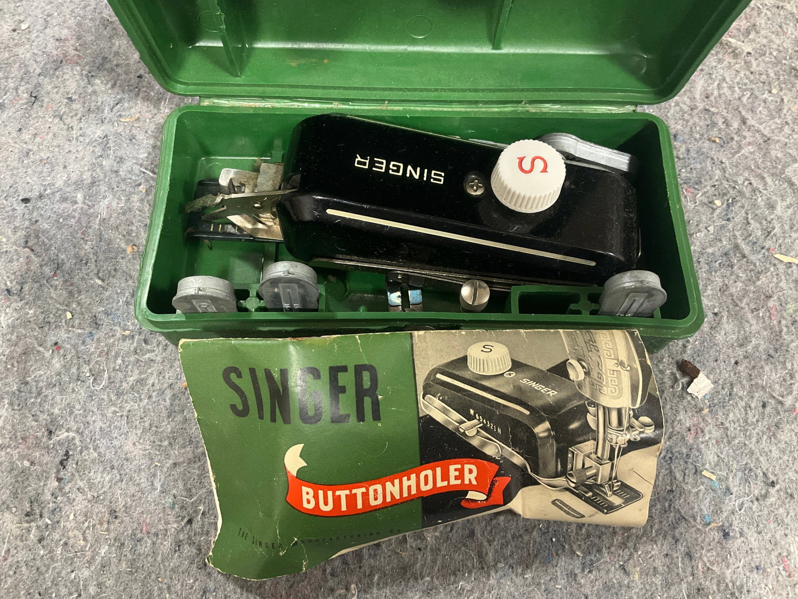 Singer buttonholer: Singer buttonholer