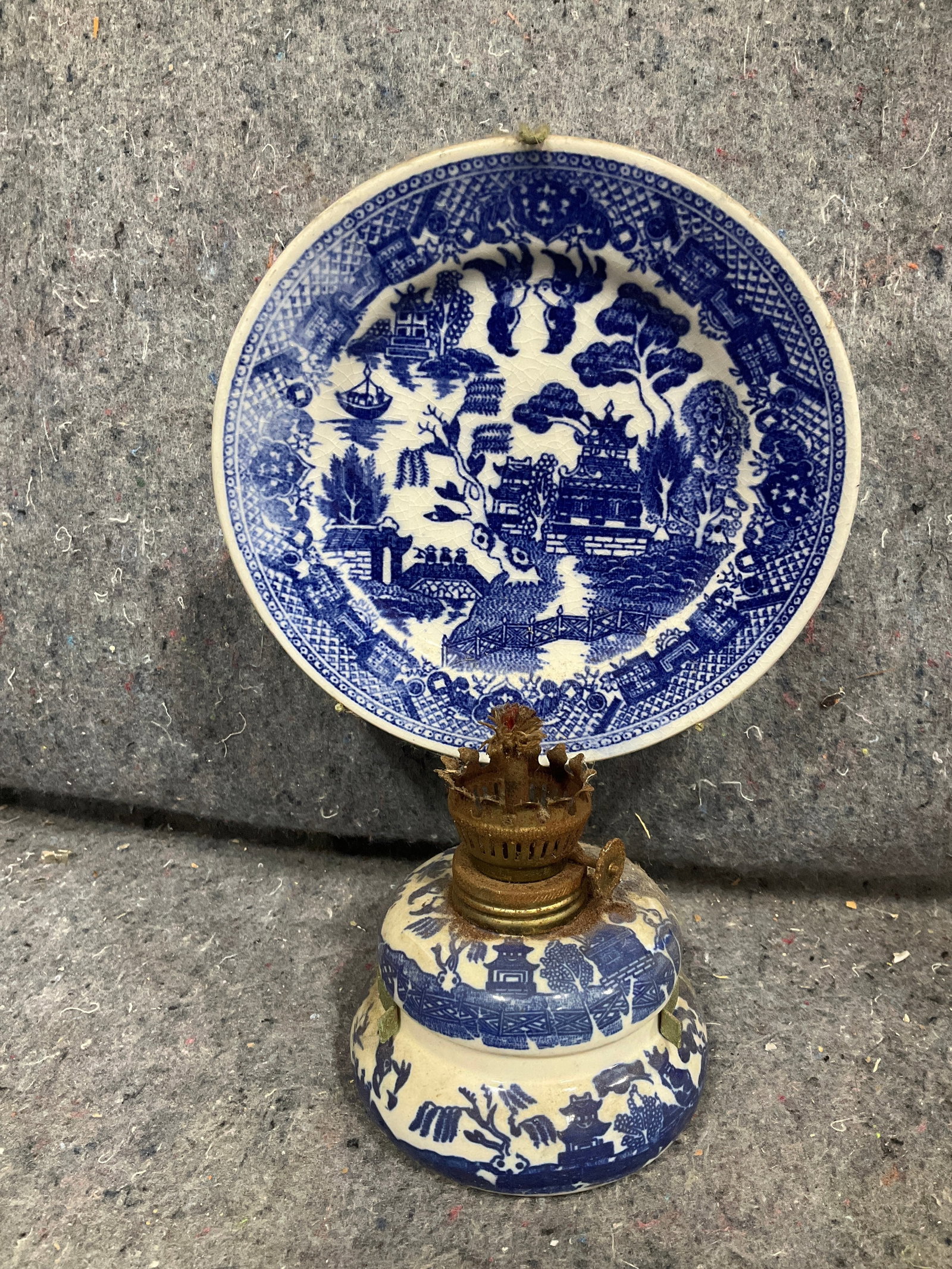 Japanese blue willow pattern porcelain oil lamp with reflector plate(9.5in tall): Japanese blue willow pattern porcelain oil lamp with reflector plate(9.5in tall)