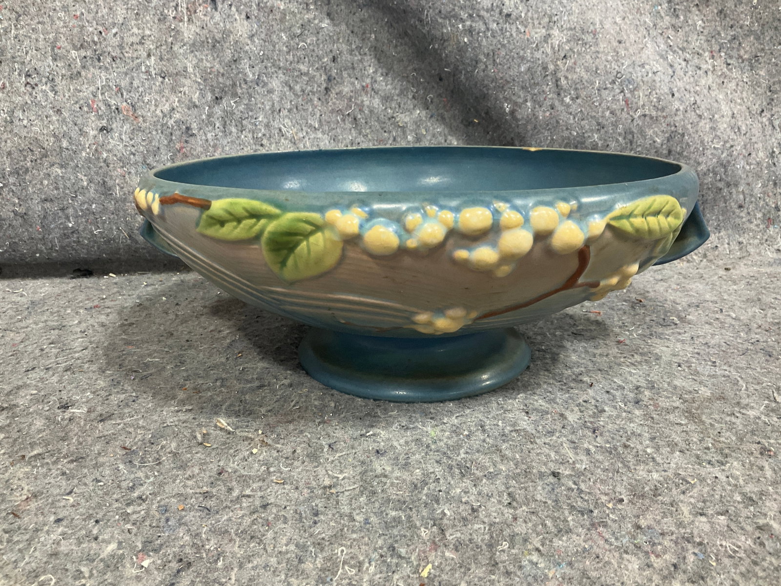 Roseville bowl(4.5in tall,11inacross): Roseville bowl(4.5in tall,11inacross)