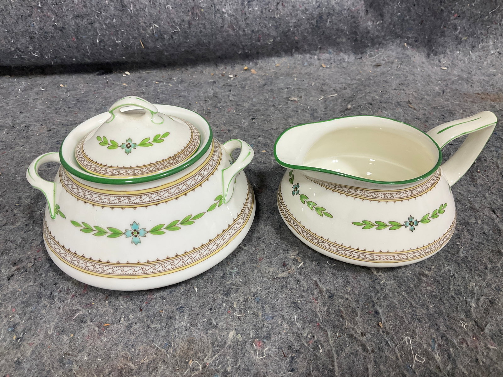 Kent ceramic sugar/creamer set: Kent ceramic sugar/creamer set