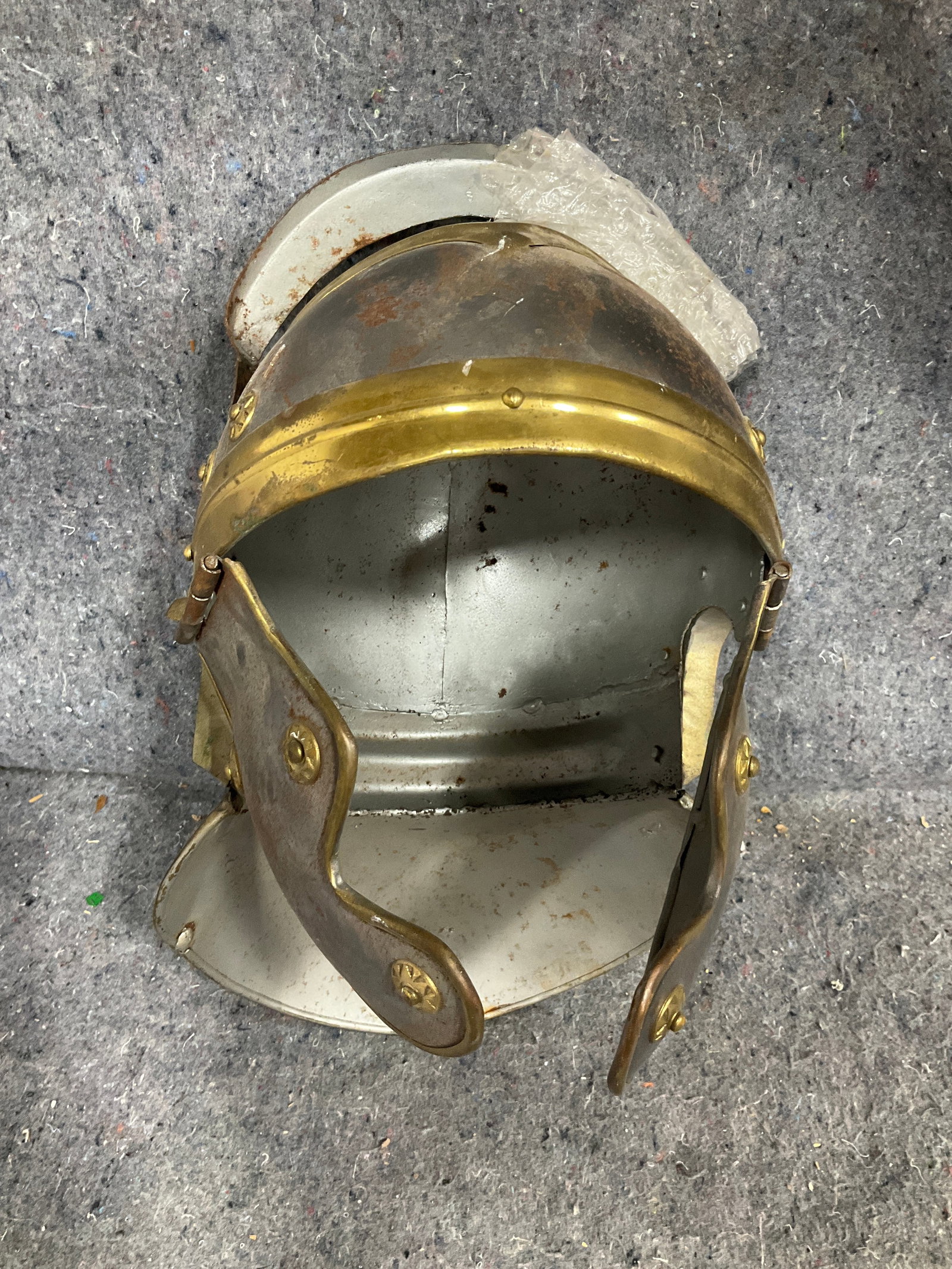 Vintage Roman Soldiers Style Helmet: Vintage Roman Soldiers Style Helmet