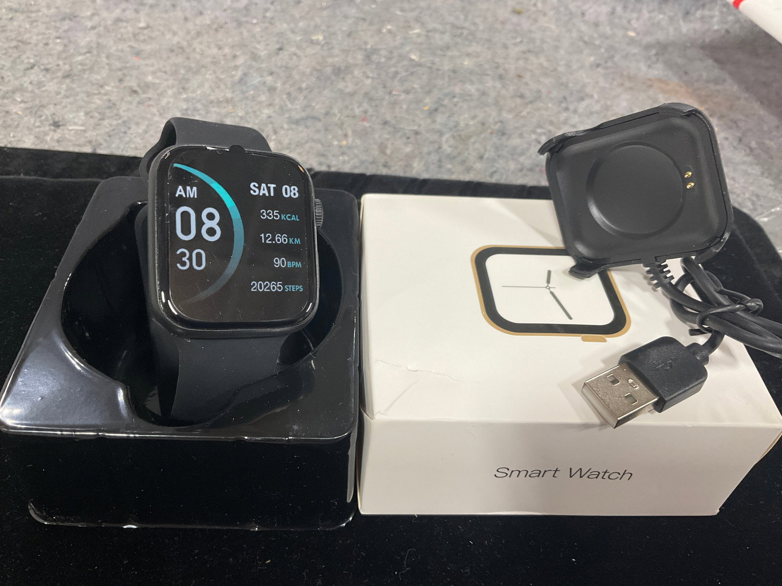 Smart Watch *in box*: Smart Watch *in box*