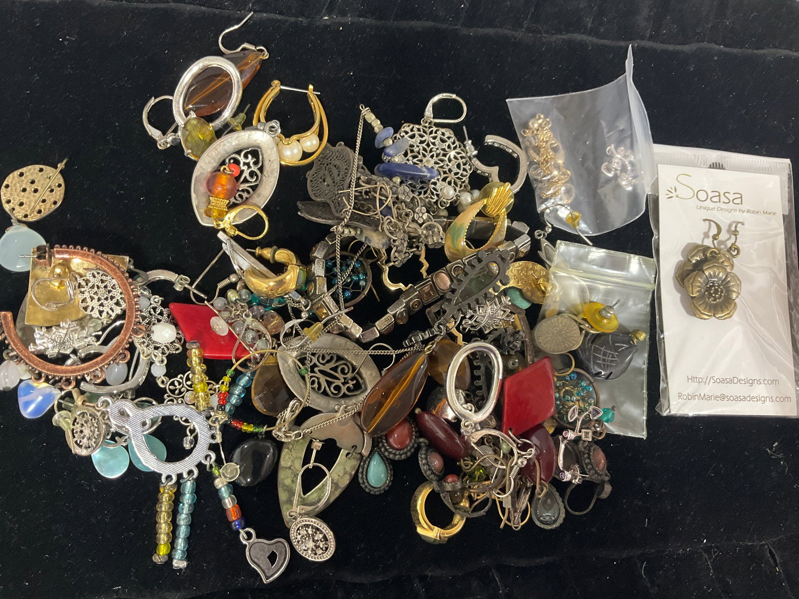 Various Costume Jewelry: Various Costume Jewelry