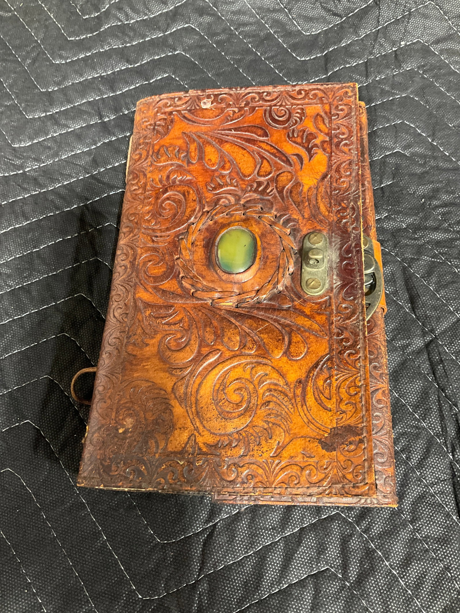 Vintage handmade brown leather journal: Vintage handmade brown leather journal