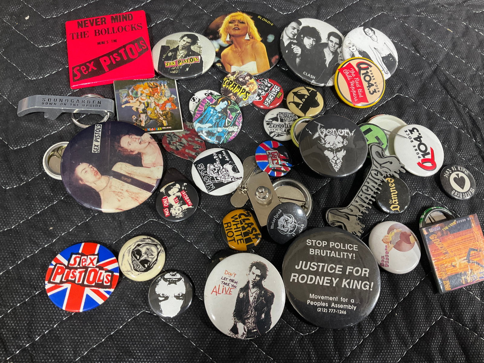 Vintage rock pins: Vintage rock pins