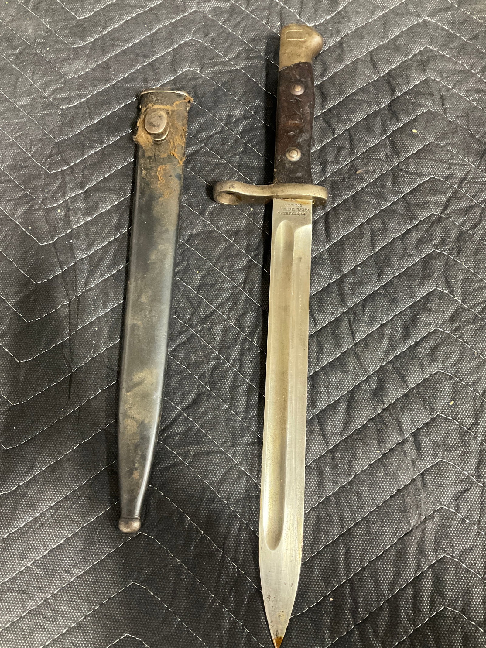 Solingen bayonette with case(9.75in long blade): Solingen bayonette with case(9.75in long blade)