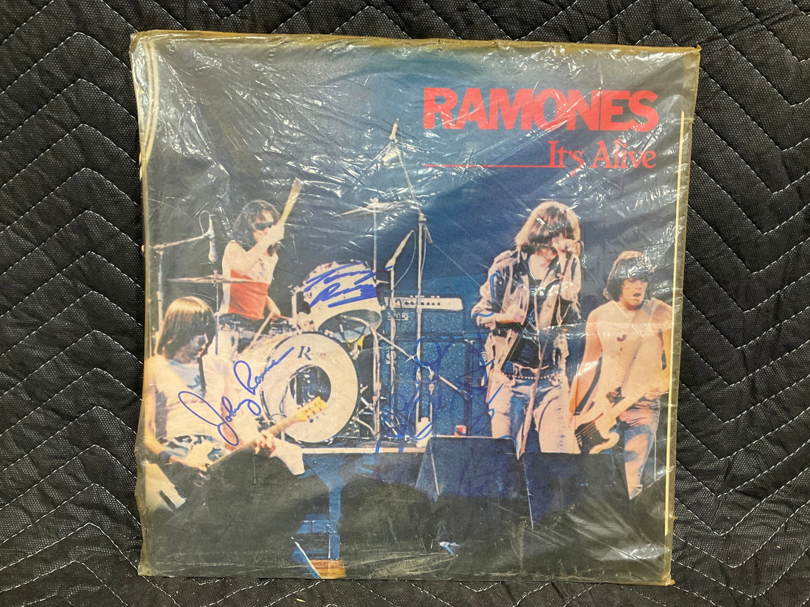 Vintage Ramones album*signed*: Vintage Ramones album*signed*