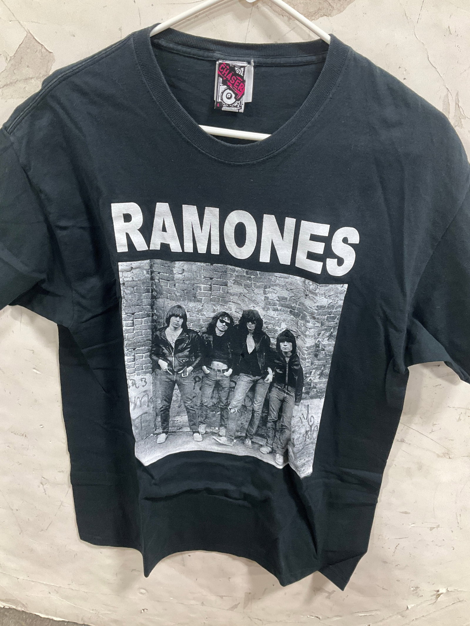 Ramones Tshirt (Size: Large): Ramones Tshirt (Size: Large)