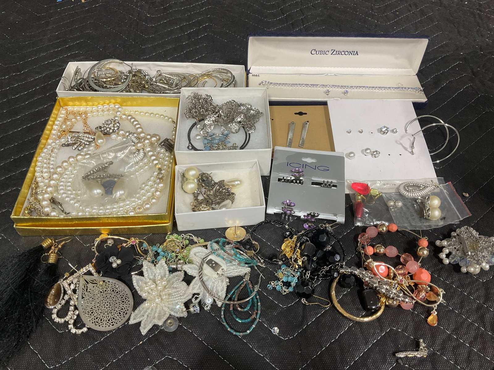 Vintage lot of costume jewelry(mostly earrings) (1 of 1)