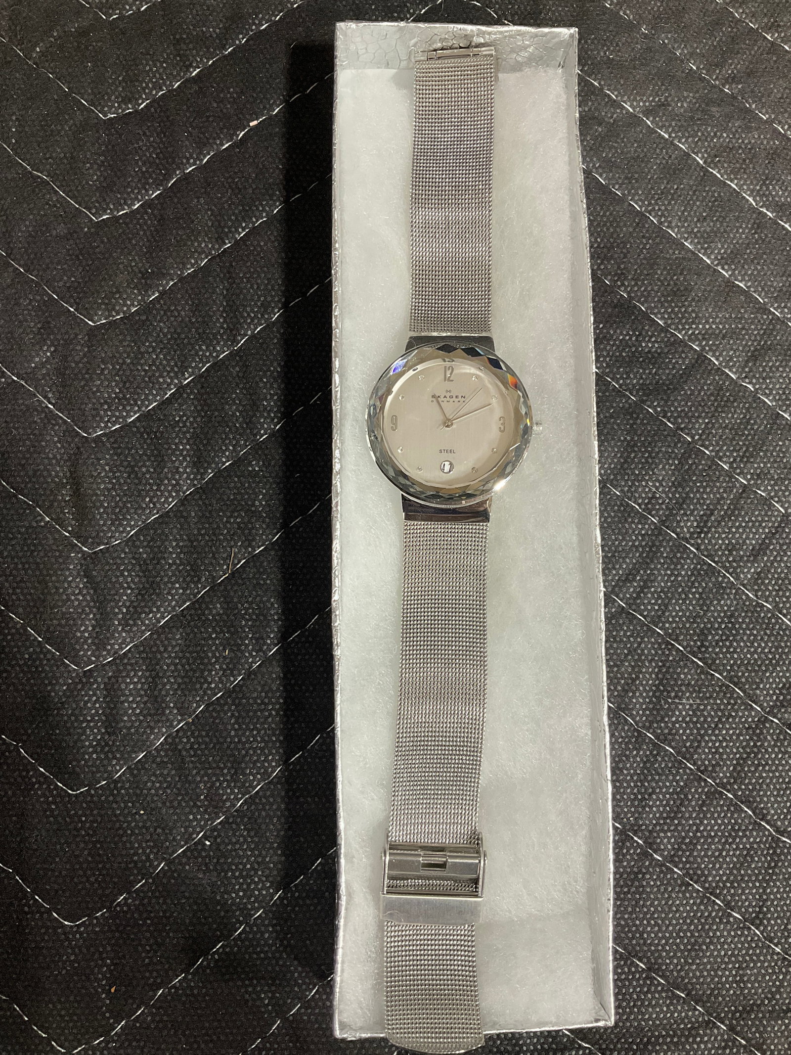 Womans Skagen Denmark steel watch(needs battery) (1 of 1)