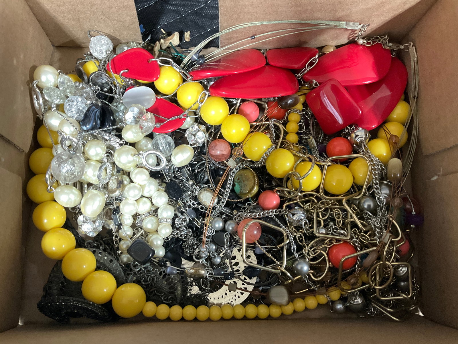 Vintage lot of costume jewelry(necklaces) (1 of 1)