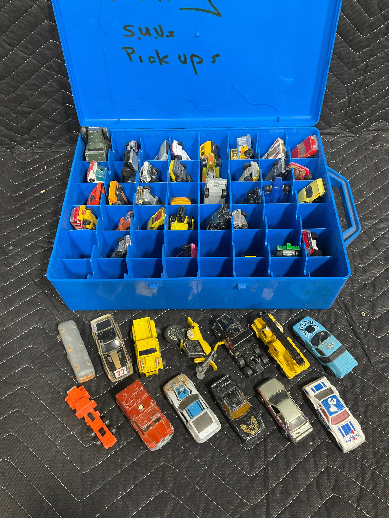 HotWheels carrying case and toy cars: HotWheels carrying case and toy cars