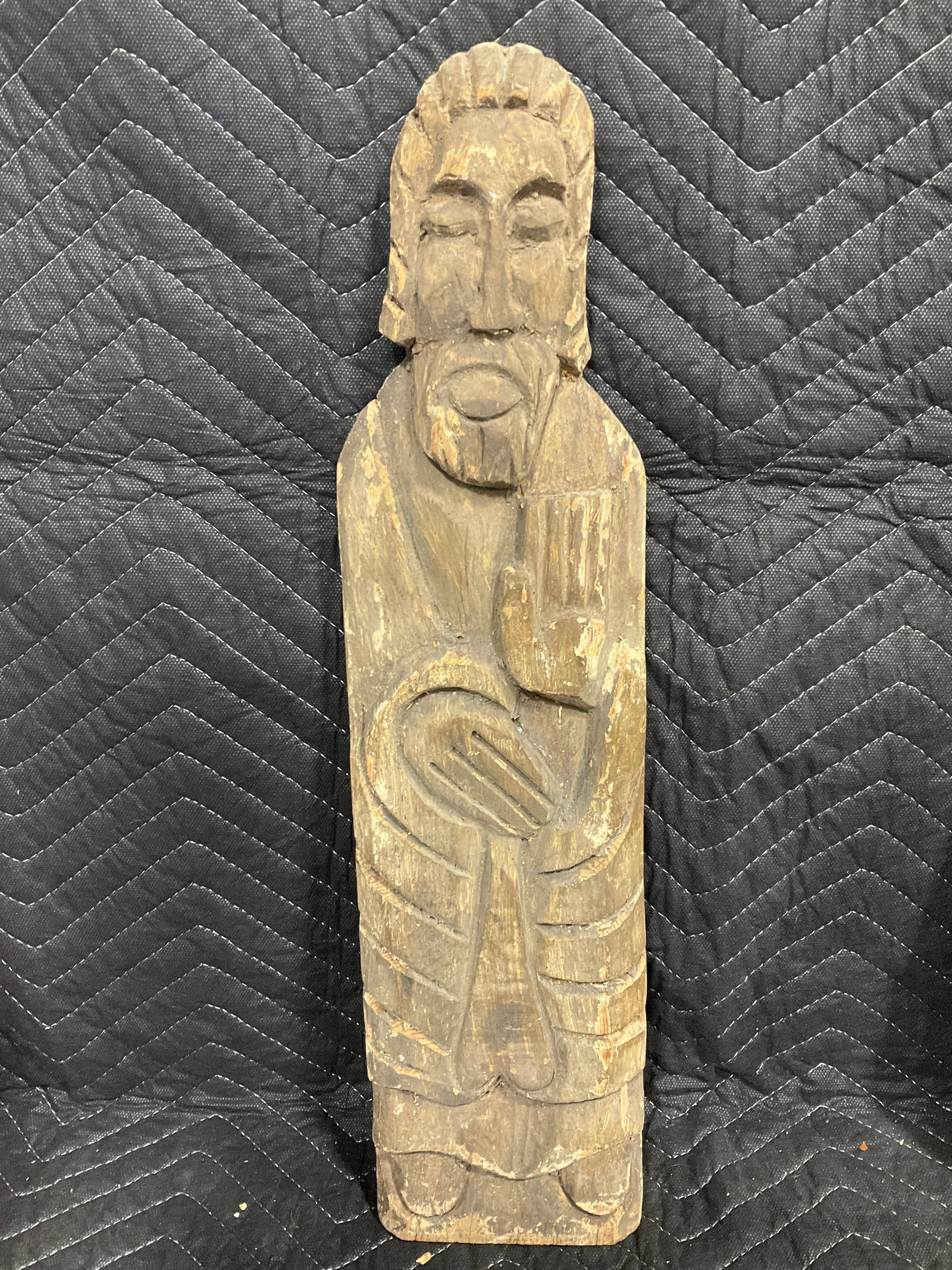 Hand carved wooden sculpture(20.5in long): Hand carved wooden sculpture(20.5in long)