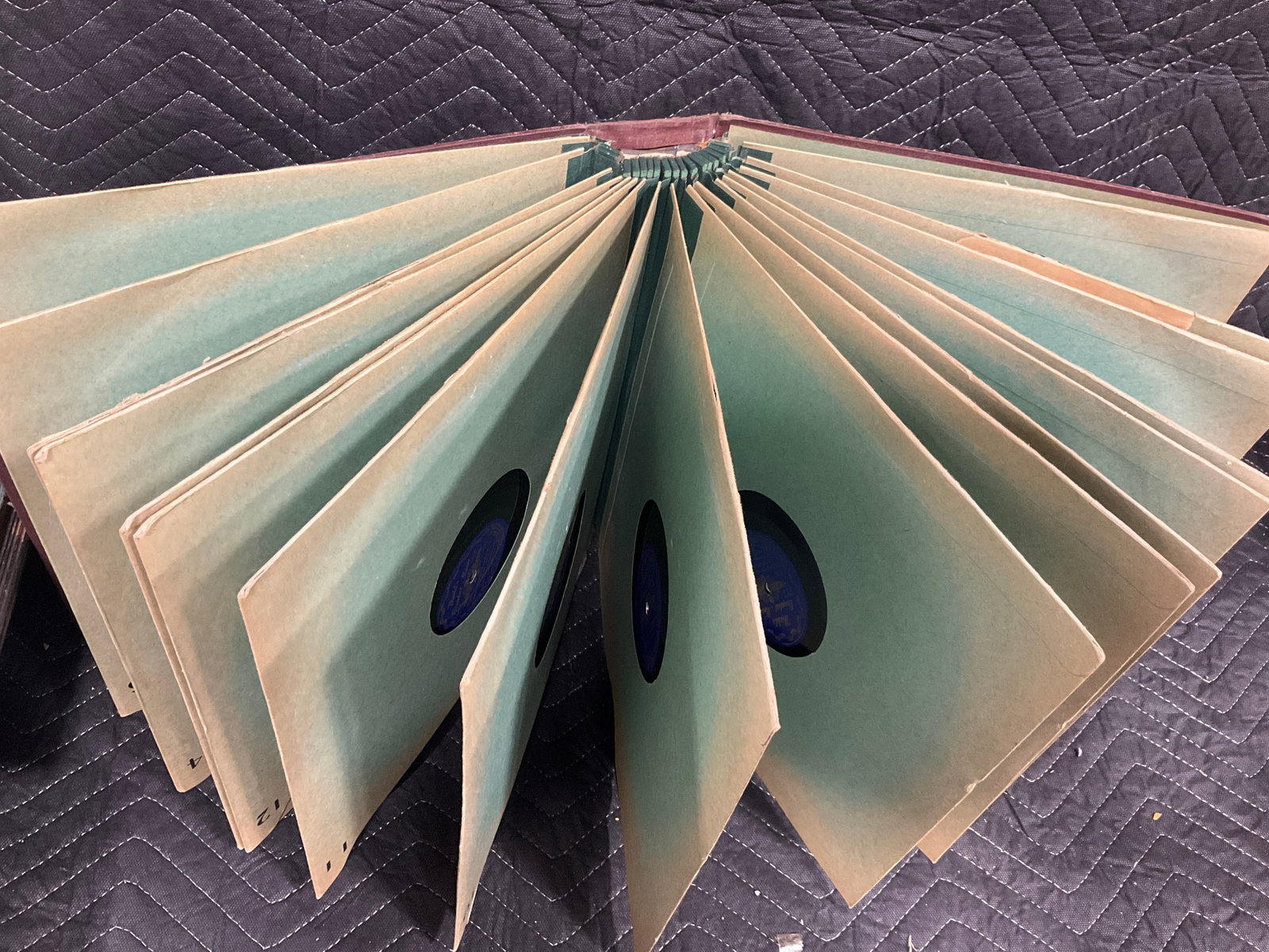 Vintage record organizer book: Vintage record organizer book
