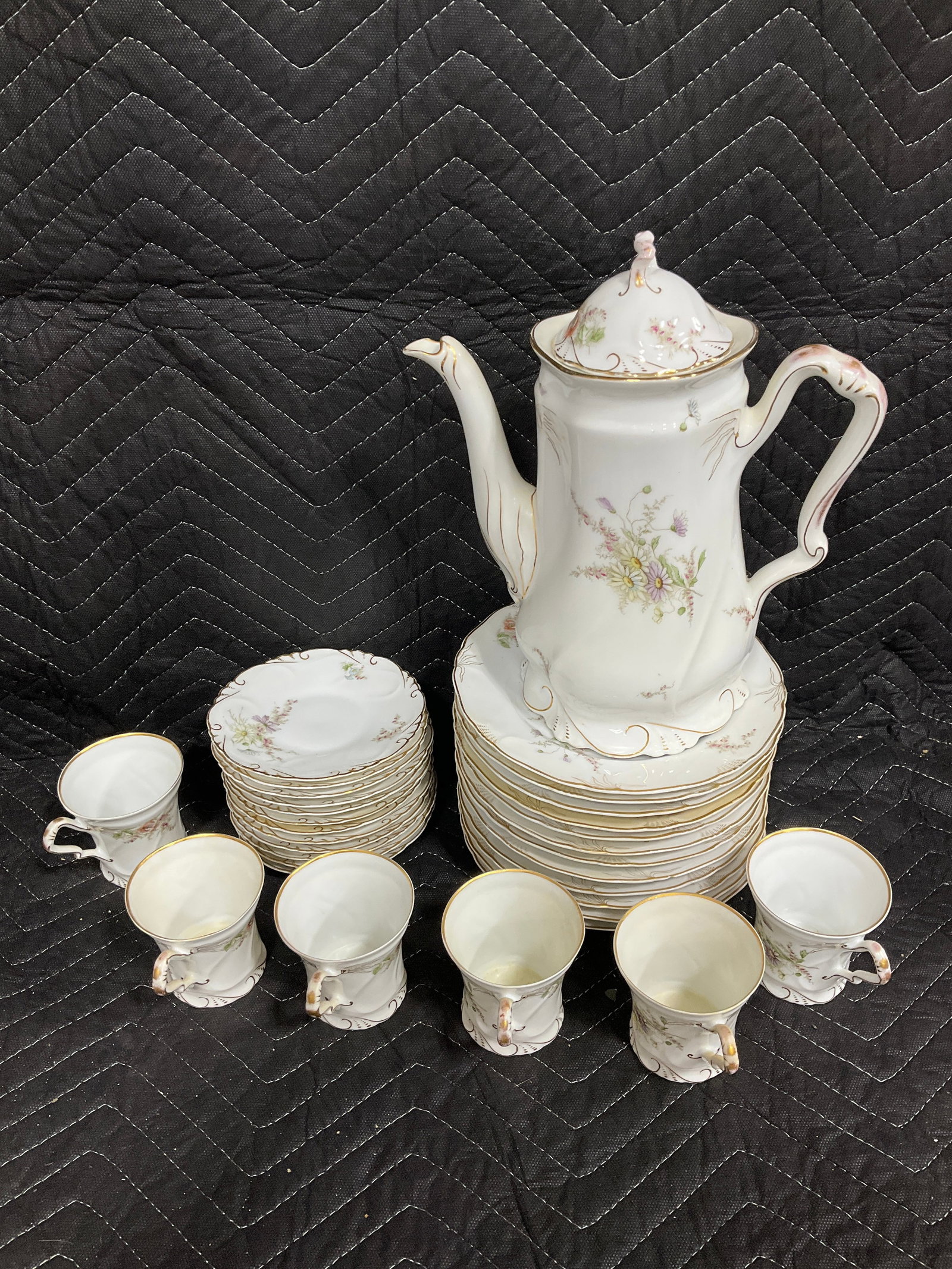 Geschultzt china tea set(tallest 10.5in): Geschultzt china tea set(tallest 10.5in)