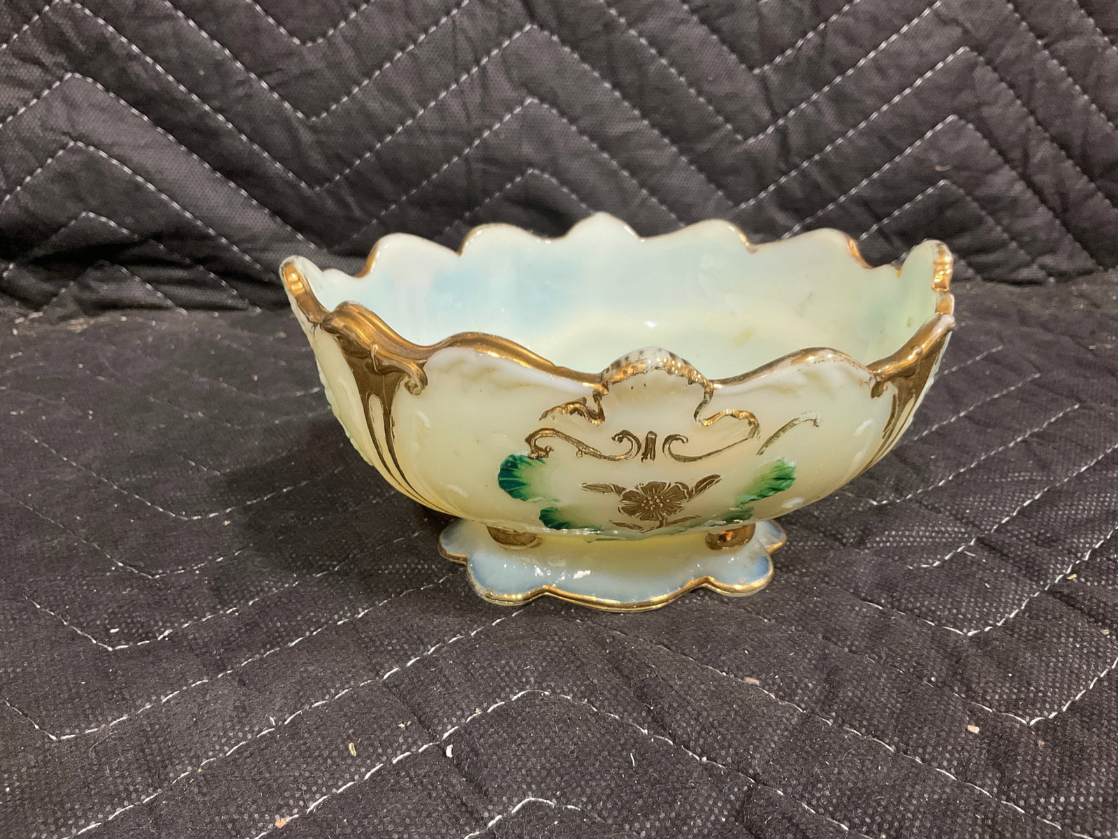 Vintage ceramic gold trim compote bowl(5inx4inx3in) (1 of 1)