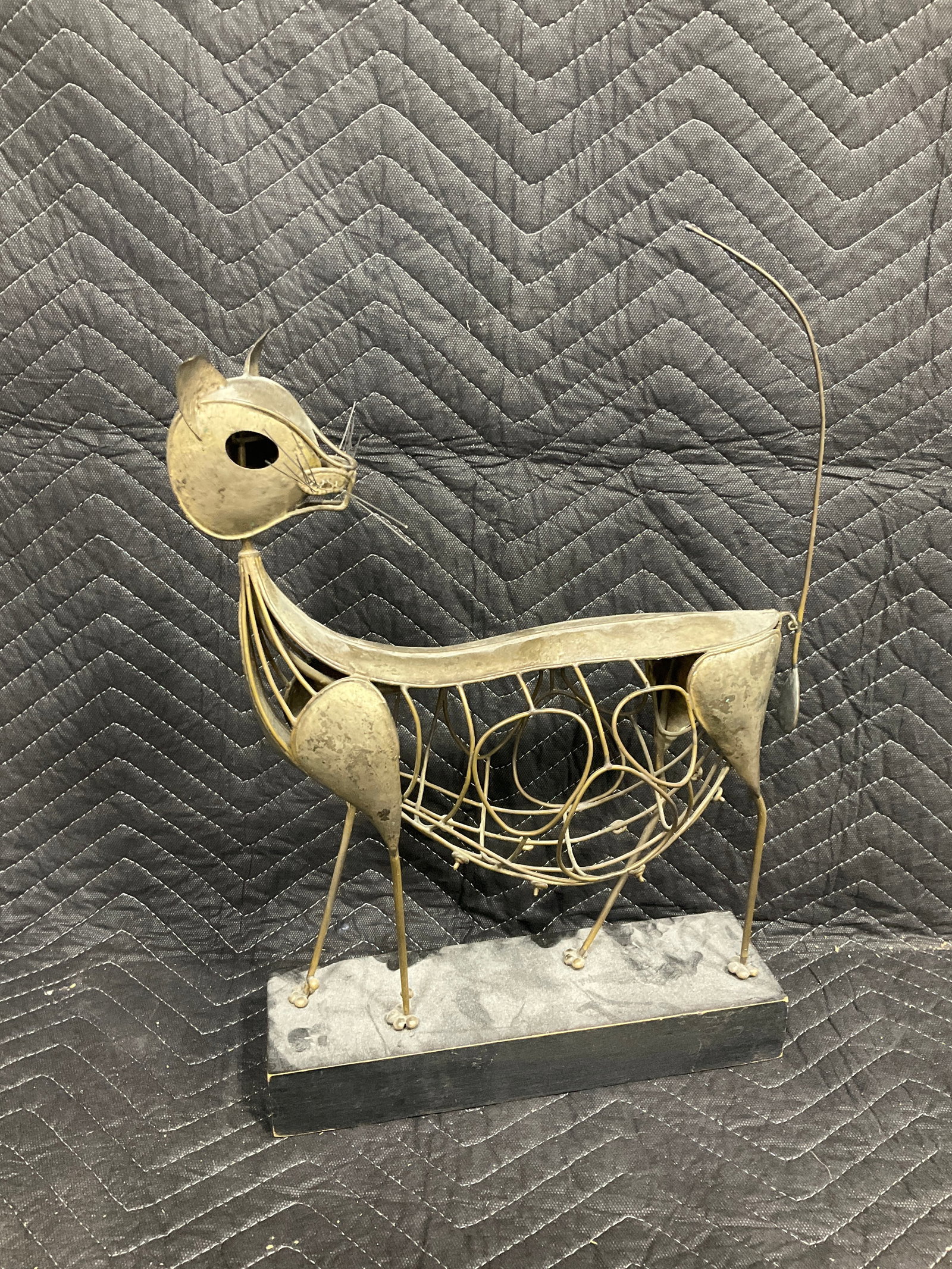 Vintage brass deer statue(16.5in tall): Vintage brass deer statue(16.5in tall)