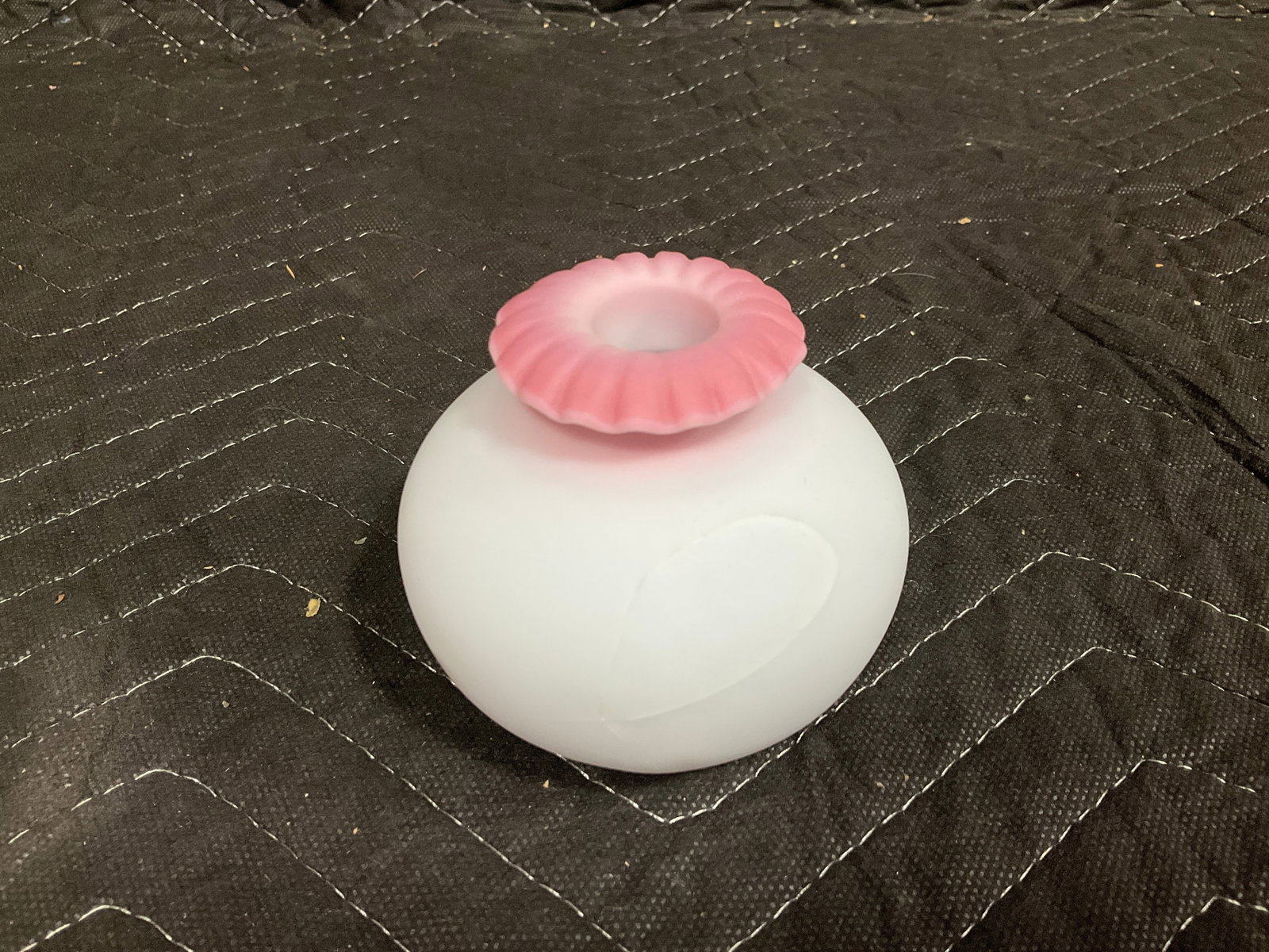 Vintage Fenton art glass vase(3in tall, has been repaired): Vintage Fenton art glass vase(3in tall, has been repaired)