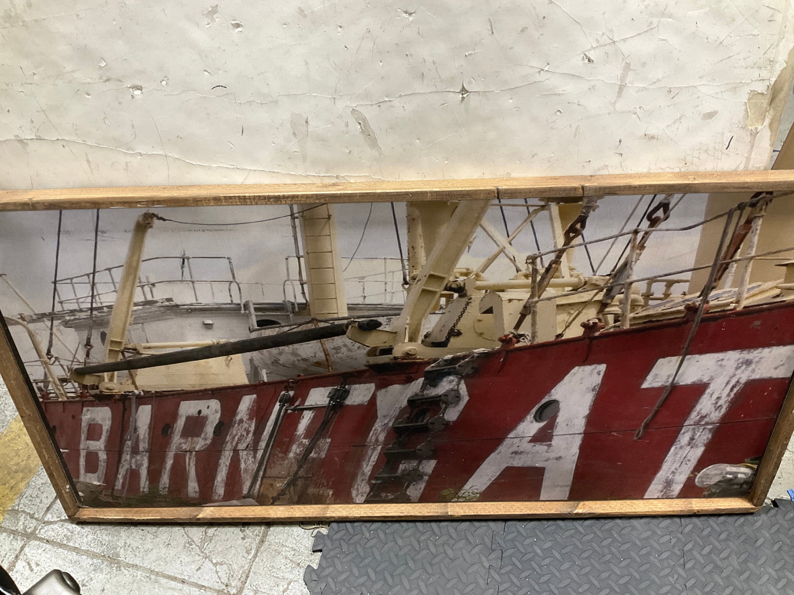 Wooden Barnegat Boat Sign Decor (25.5inx49in): Wooden Barnegat Boat Sign Decor (25.5inx49in)
