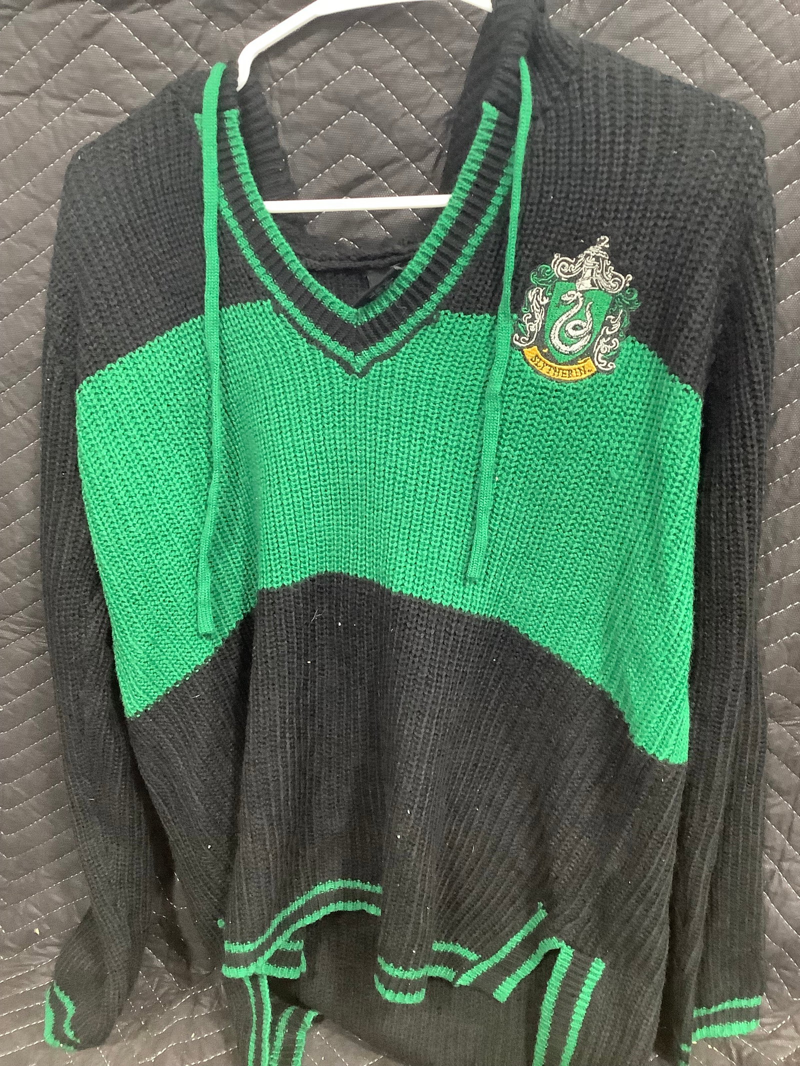 Harry Potter Team Slytherin Knitted Sweater (Size: M): Harry Potter Team Slytherin Knitted Sweater (Size: M)