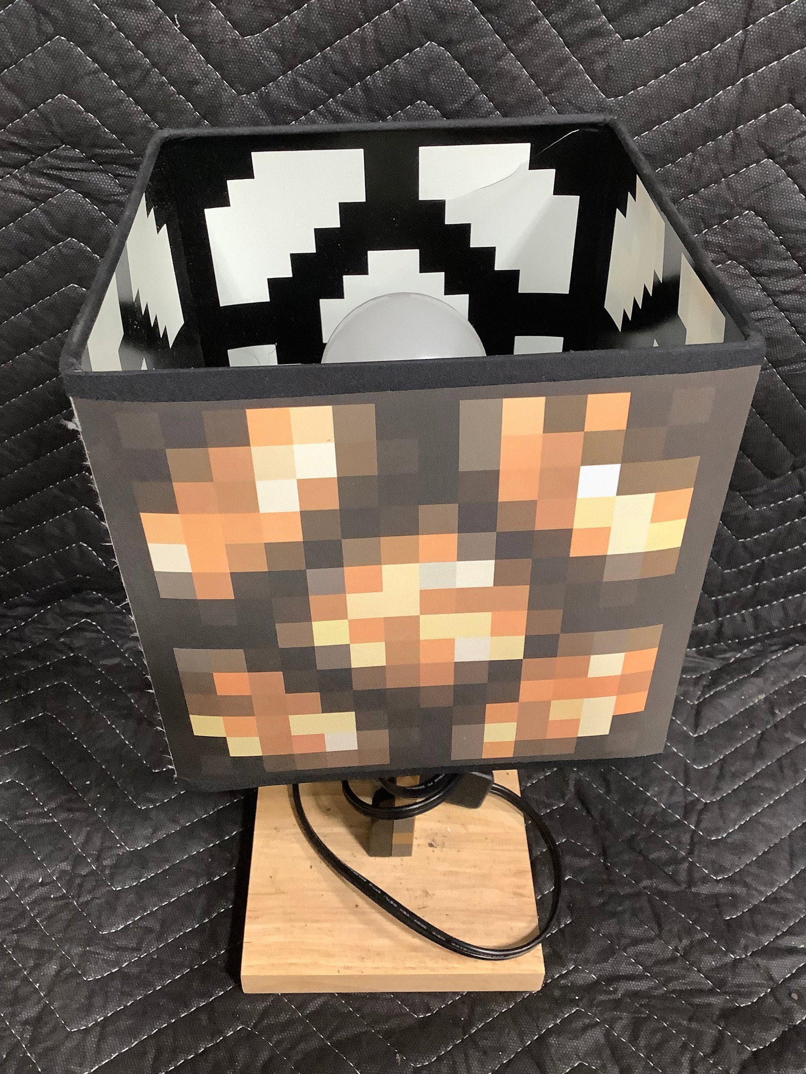 Mojang Minecraft Redstone Lamp (15in Tall) *slight damage*: Mojang Minecraft Redstone Lamp (15in Tall) *slight damage*