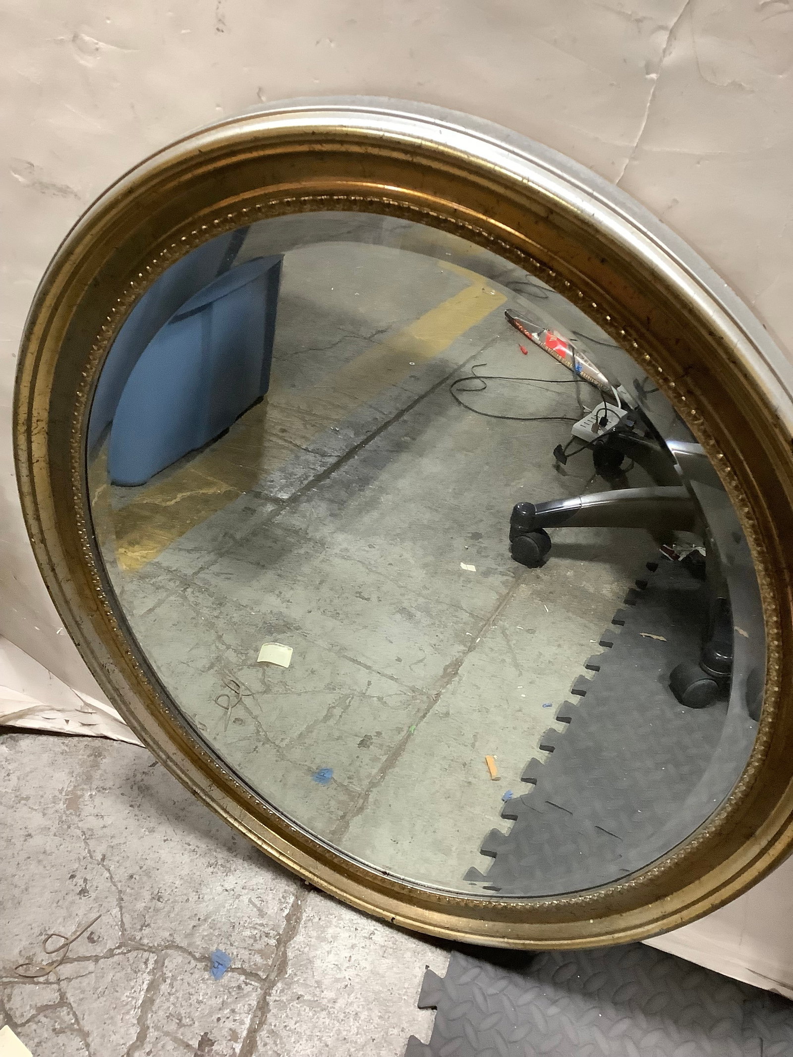 Mirror(25inx32in): Mirror(25inx32in)