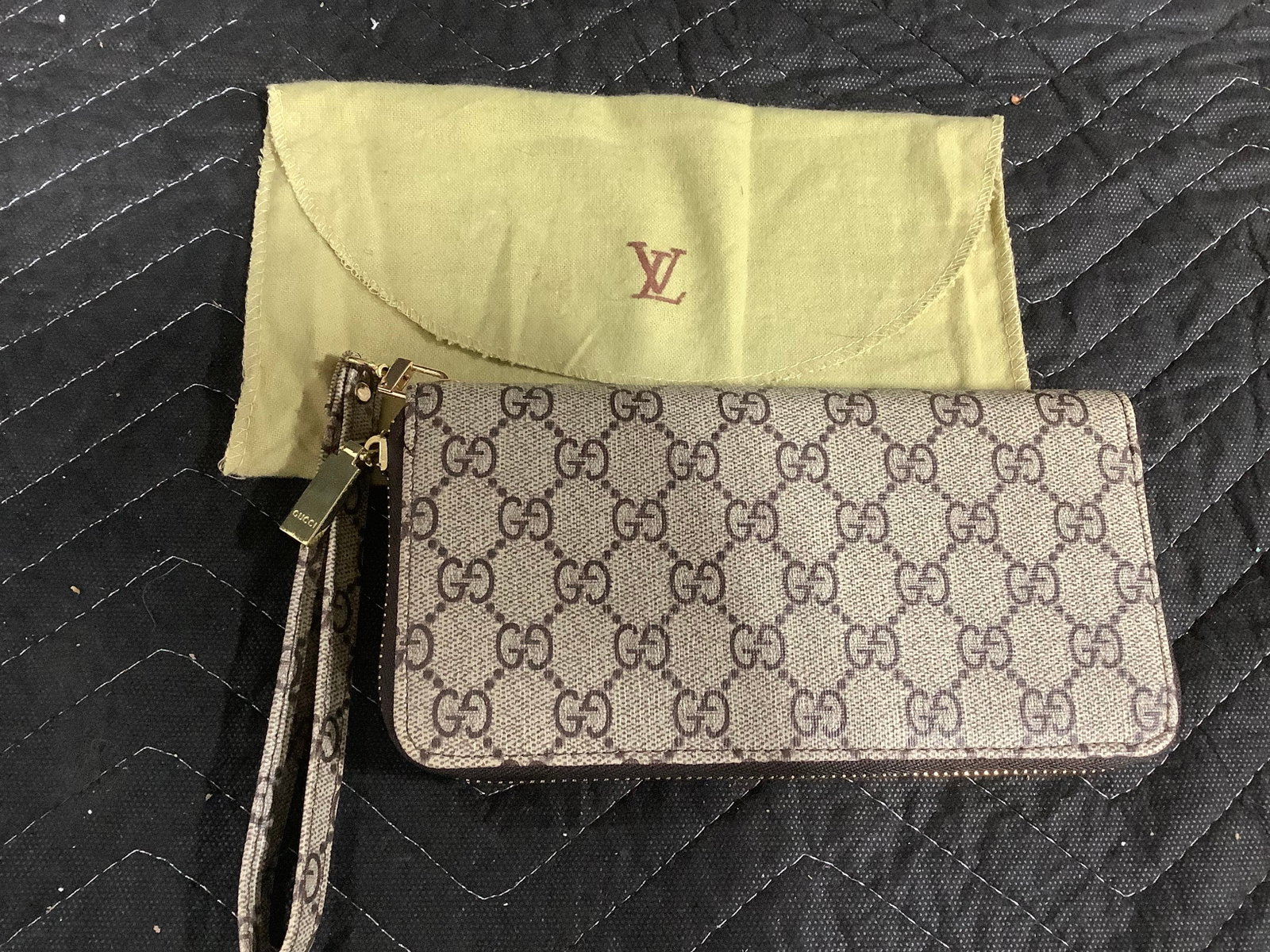 Gucci wallet and Louis Vuitton dust cover*unatuthenticated*: Gucci wallet and Louis Vuitton dust cover*unatuthenticated*