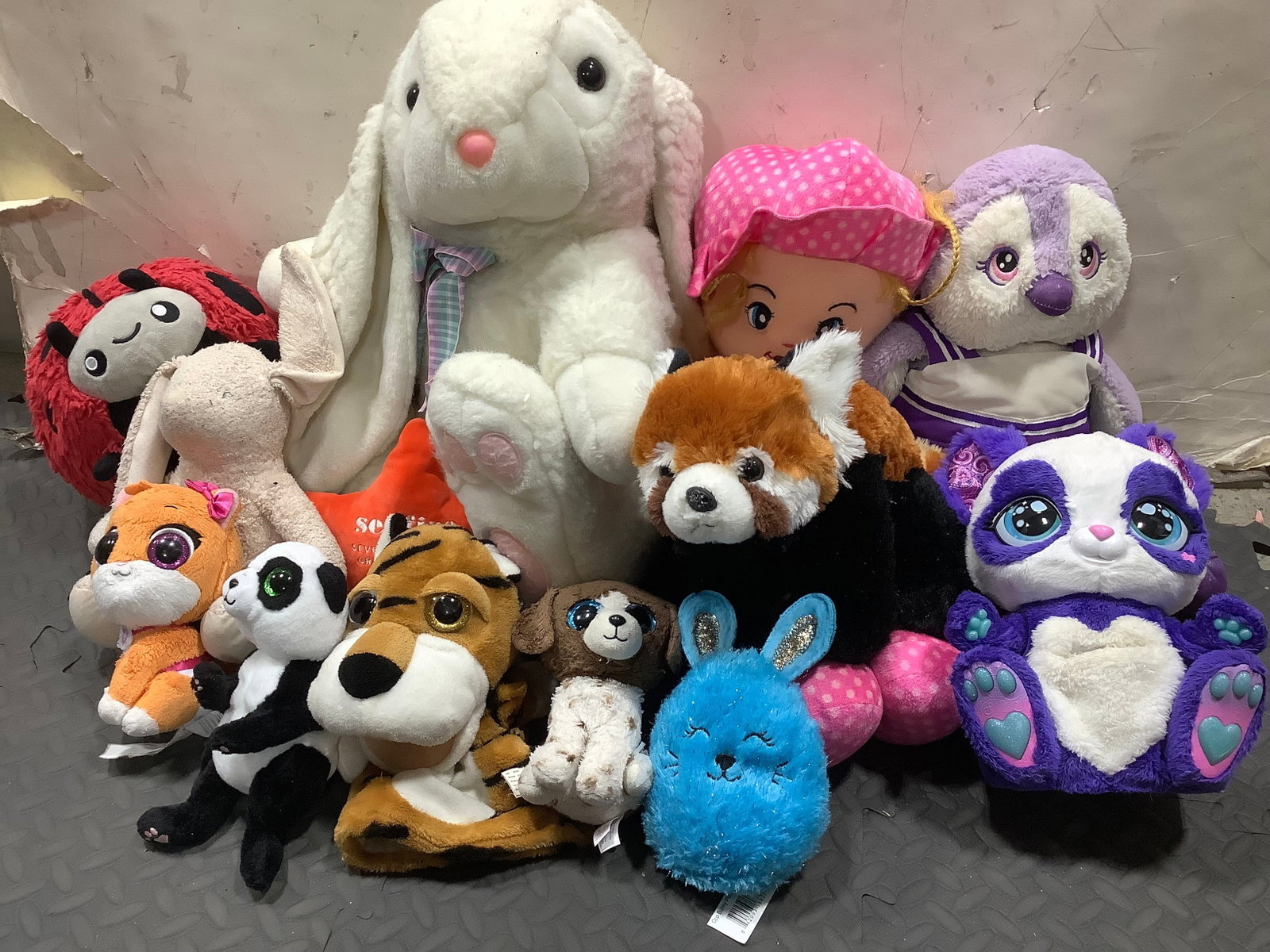 Large lot of plush dolls (1 of 1)